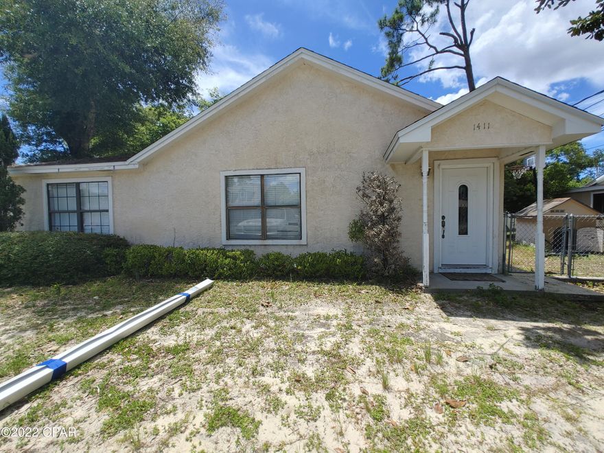 CURRENTLY UNDER CONTRACT - SELLER WILL CONSIDER BACKUP OFFERS



3 bedroom, 2 bathroom duplex in the desirable historic St Andrews area! This property would make a fantastic rental investment or a primary residence with an income-producing unit attached. The right side features two bedrooms and one bathroom. The large living room features high ceilings and opens up to the dining area. The kitchen is equipped with a stove and the laundry area. The primary bedroom is very spacious with access to the backyard. Both bedrooms share a large full bathroom with a shower/tub combo, a double vanity with a sitting area, a linen closet and a walk-in closet for the primary bedroom. The left side features one large bedroom and bathroom. The living room, dining area and kitchen feature an open floor plan has a shed that will convey, a lawn pump for irrigation and a chain-link fence. This home is located near many local restaurants, breweries, coffee shops, boutiques and more! Check out this property today!