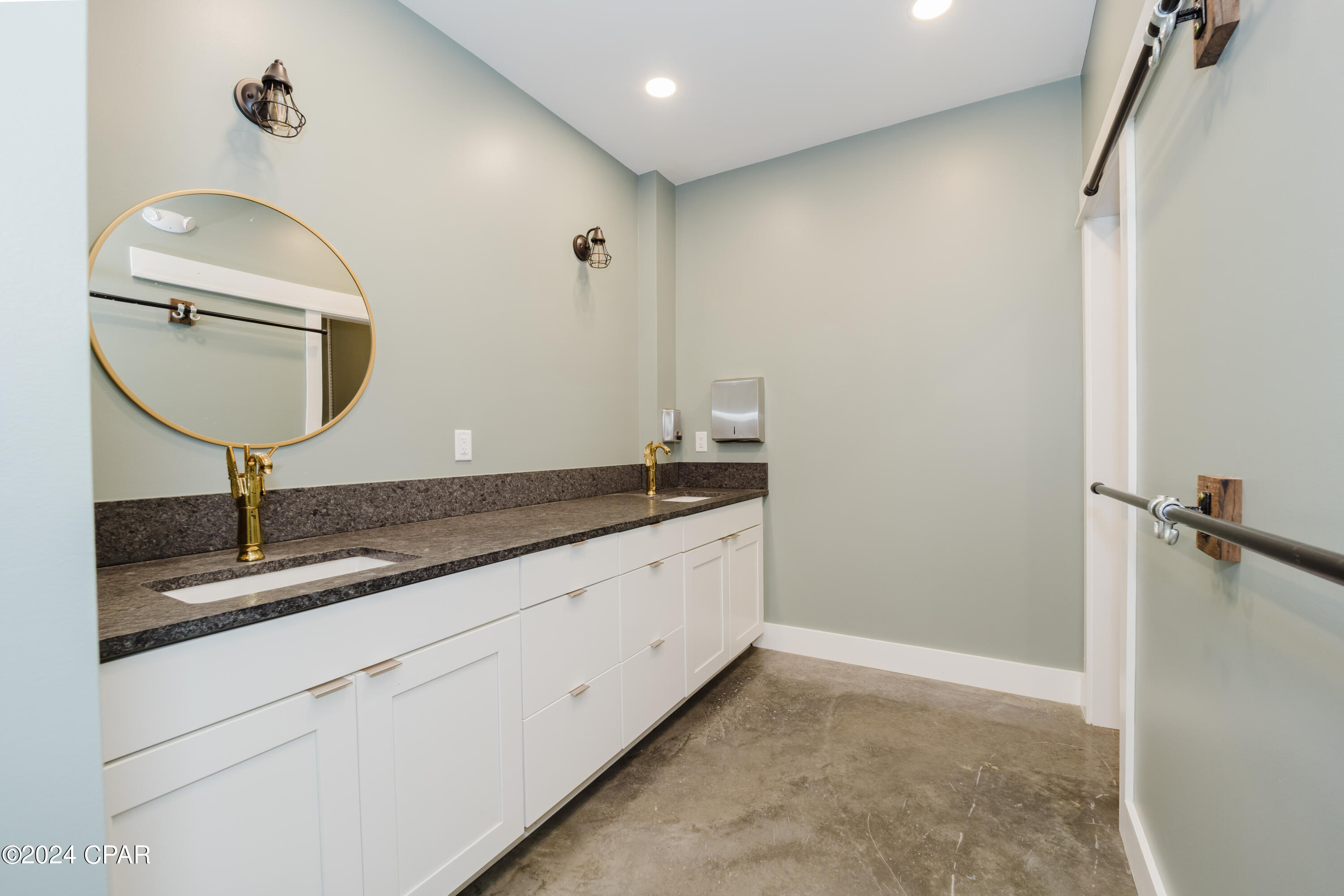 Beach Commerce Park - Commercial Sale