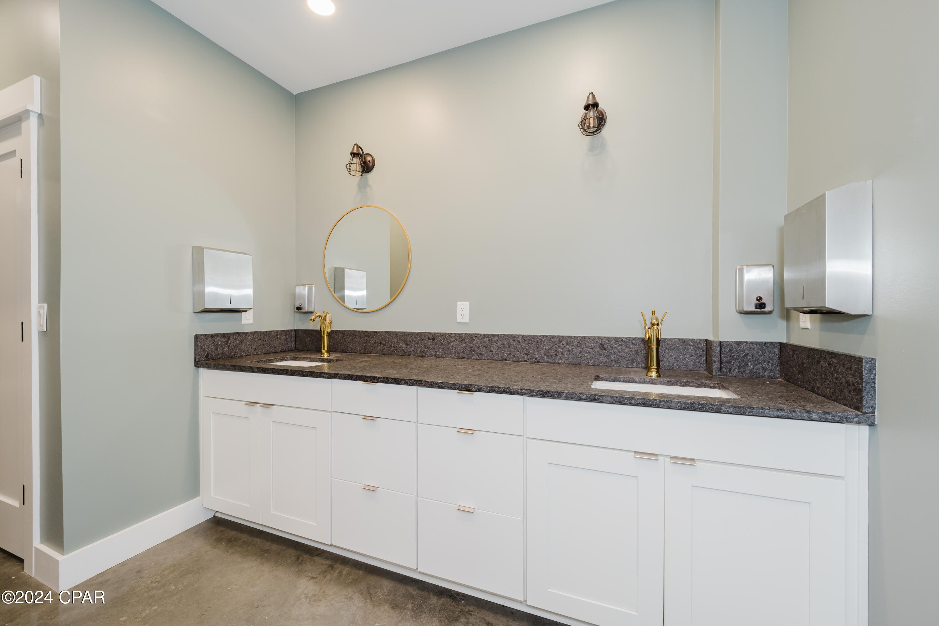 Beach Commerce Park - Commercial Sale