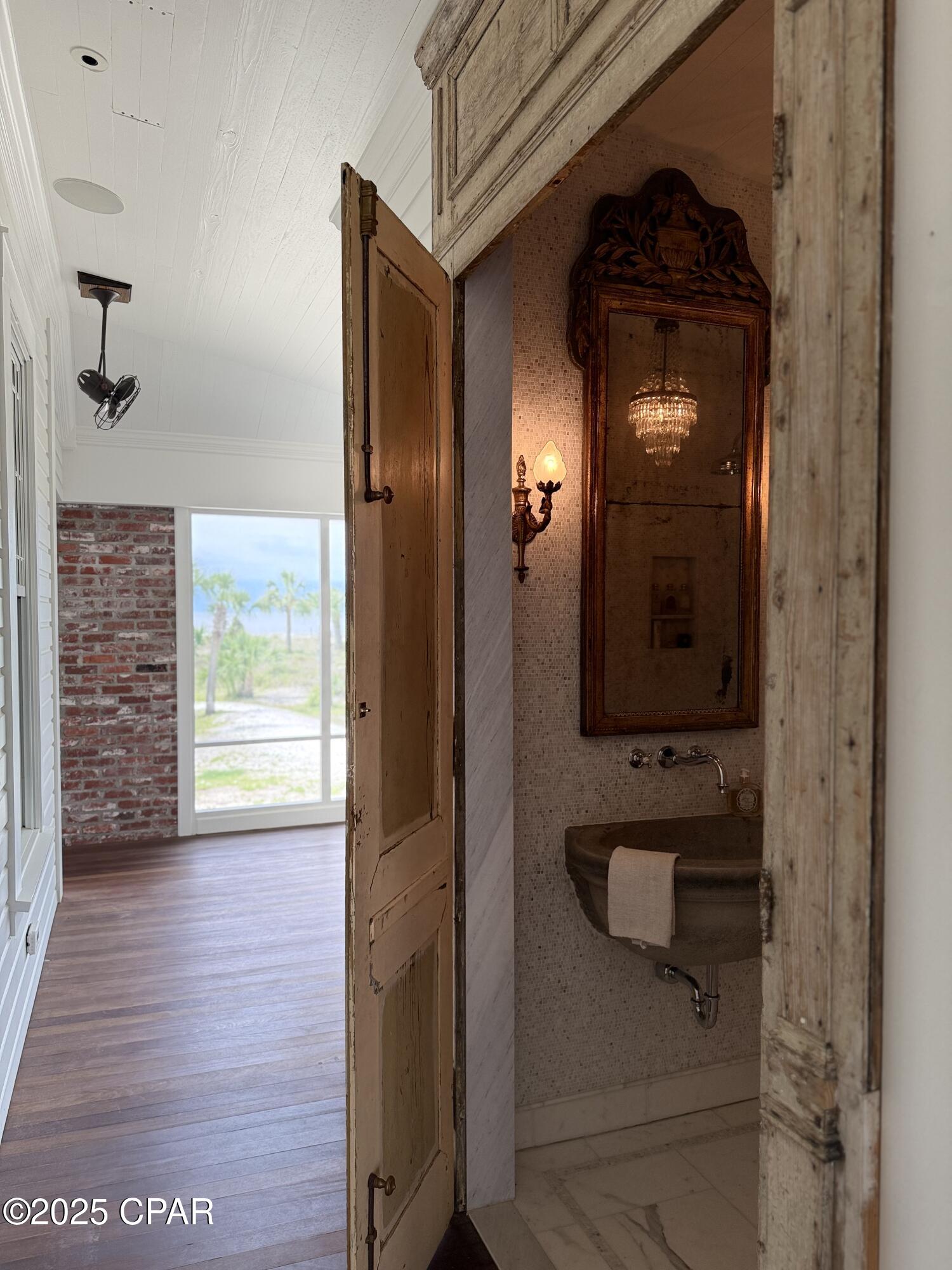 Camp Palms - Residential