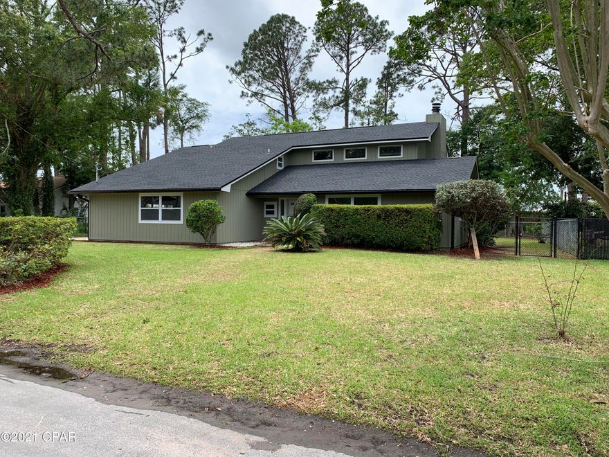 CURRENTLY UNDER CONTRACT, SELLER ACCEPTING BACKUP OFFERS



COMPLETELY RENOVATED nearly 2,000 square foot home located in Woodlawn Subdivision - close to beaches - close to town.  Large lot with oversized driveway. Master bedroom on the first floor.