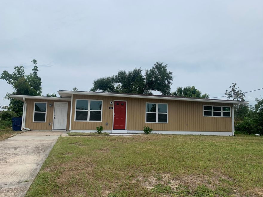 Nicely maintained 3 bed 2 bath home centrally located off of Stanford Rd. Has additional space with separate entrance that could be used as an office, bonus room, or small fourth bedroom. Features a galley style kitchen with newer stainless steel appliances with separate living and dining areas. Large laundry room with washer and dryer connections. Has ample yard space in both the front and back. NO PETS.