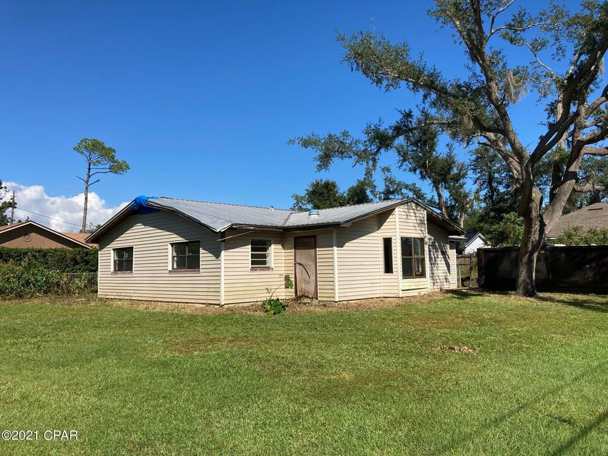 Beautiful fixer upper in a quiet neighborhood! This 3 bedroom, 1.5 bathroom home has huge potential for investors and owner-occupants alike as either a quick flip or a ''forever home''. Property being sold as-is. Cash is preferred due to condition.