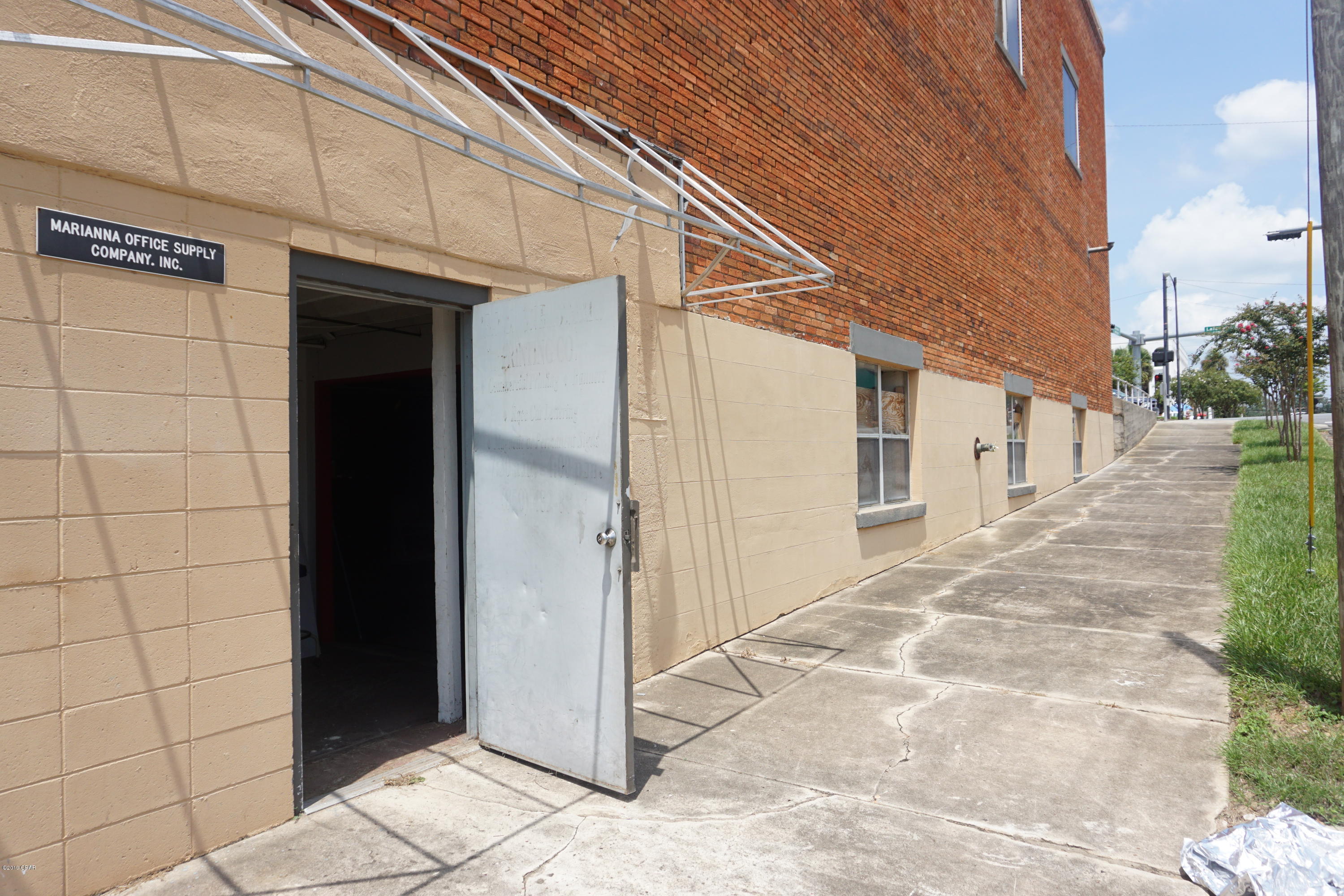 [No Recorded Subdiv] - Commercial Sale