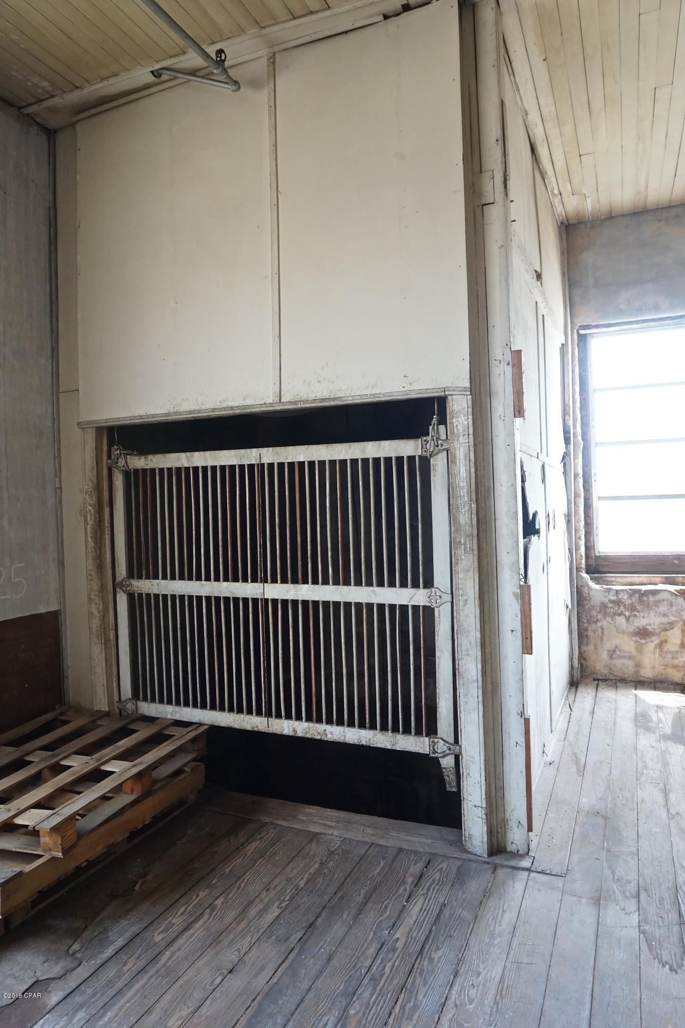 [No Recorded Subdiv] - Commercial Sale