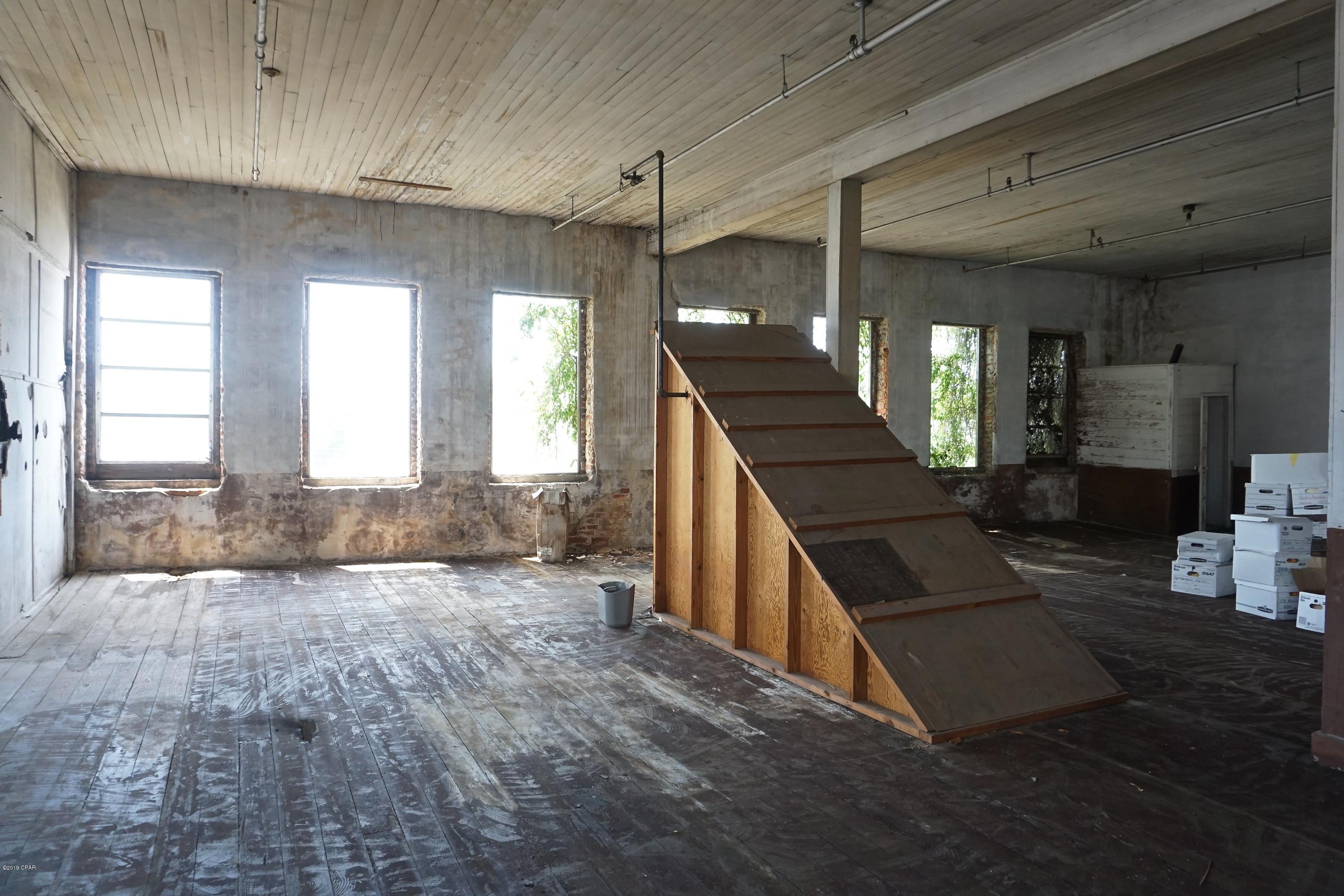 [No Recorded Subdiv] - Commercial Sale