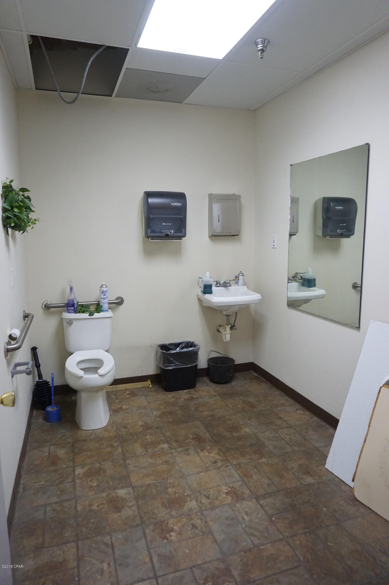 [No Recorded Subdiv] - Commercial Sale