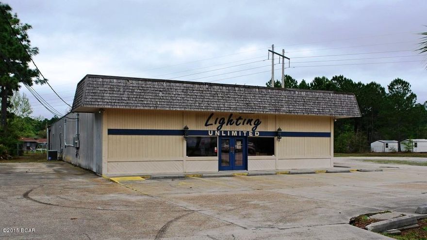 8,000 SF Office Warehouse for Lease in Lynn Haven, FL.  This property consists of 3,450 SF Warehouse with mechanical garage doors on the rear and east sides; 1,100 SF Office; 3,450 SF Showroom and a 1,752 SF unfinished carport on 1.32 Acres. It is in an excellent location with easy access to Highway 77 to the East, Jenks Avenue to Highway 390 to the West. This is an excellent opportunity for any business plan with needs of a showroom/office/warehouse!  Tenant is to pay all property taxes on the Premises, provide building insurance naming the Landlord as the Loss Payee, and provide all maintenance to the Premises. Listing agent has interest in the property and is related to seller