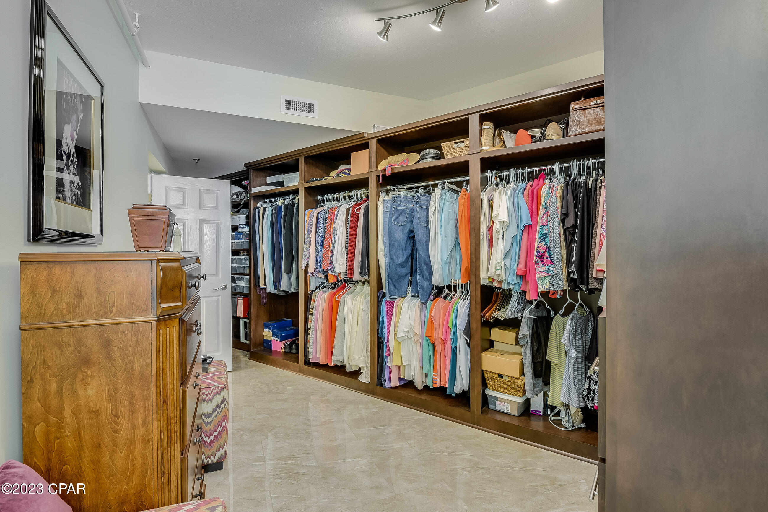 Summerwinds Condo - Residential