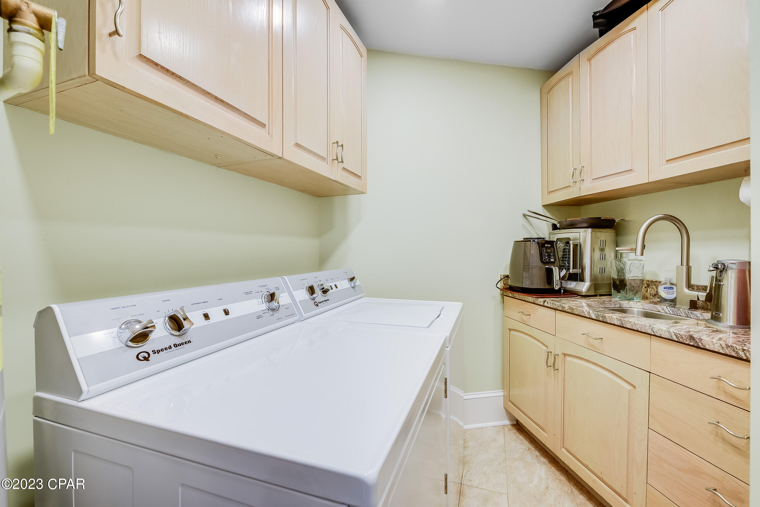 Summerwinds Condo - Residential