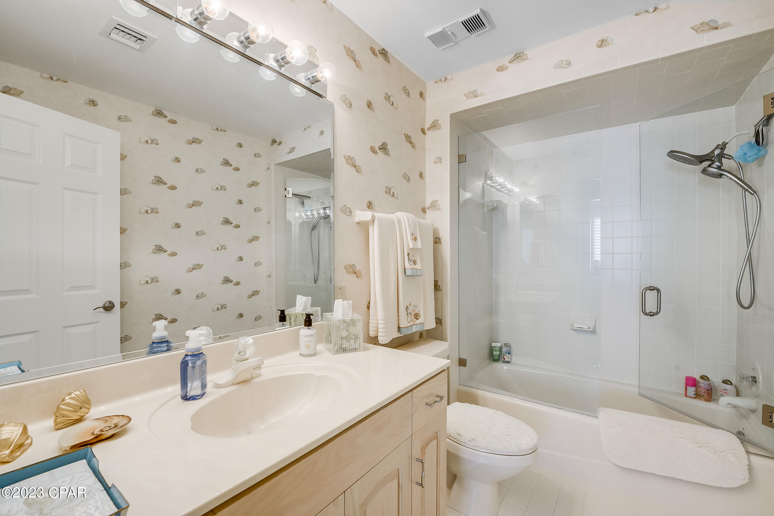 Summerwinds Condo - Residential