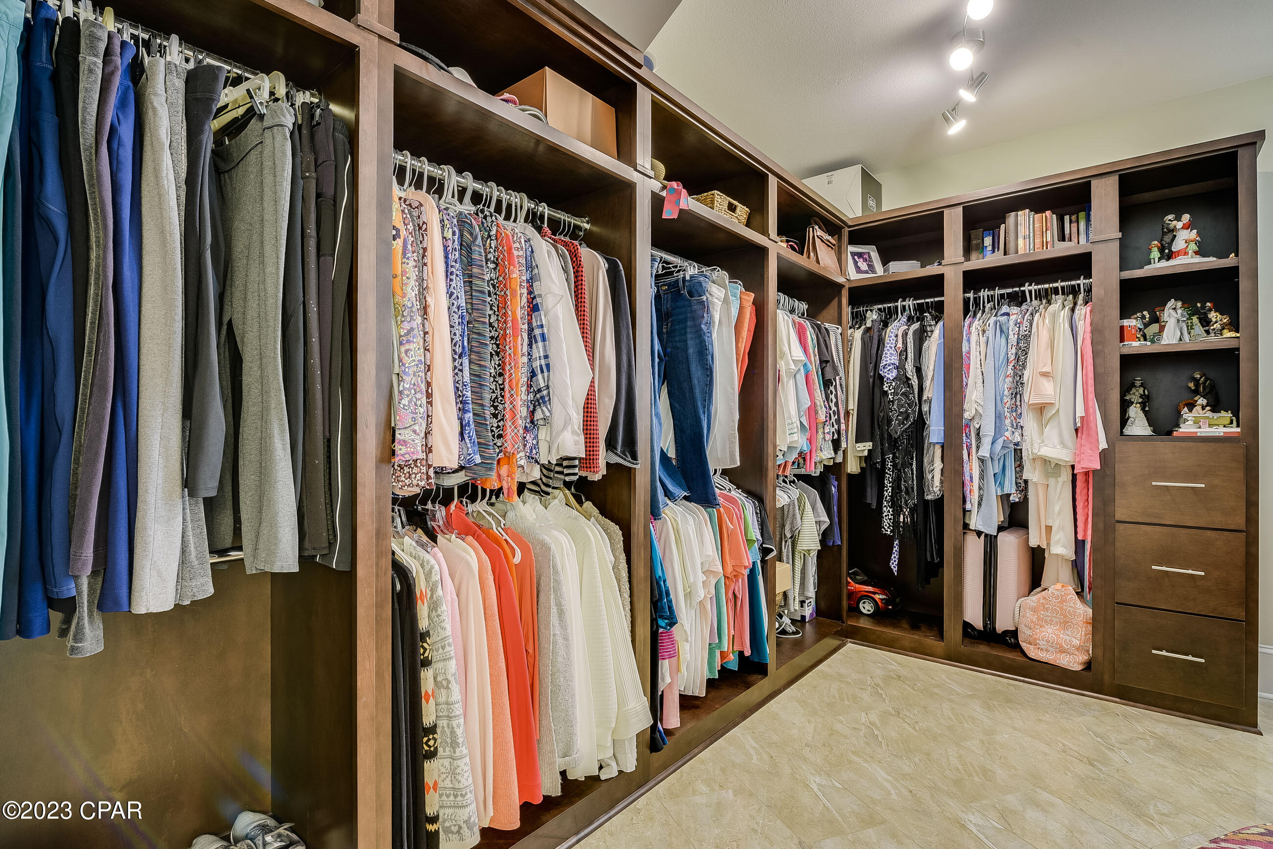 Summerwinds Condo - Residential