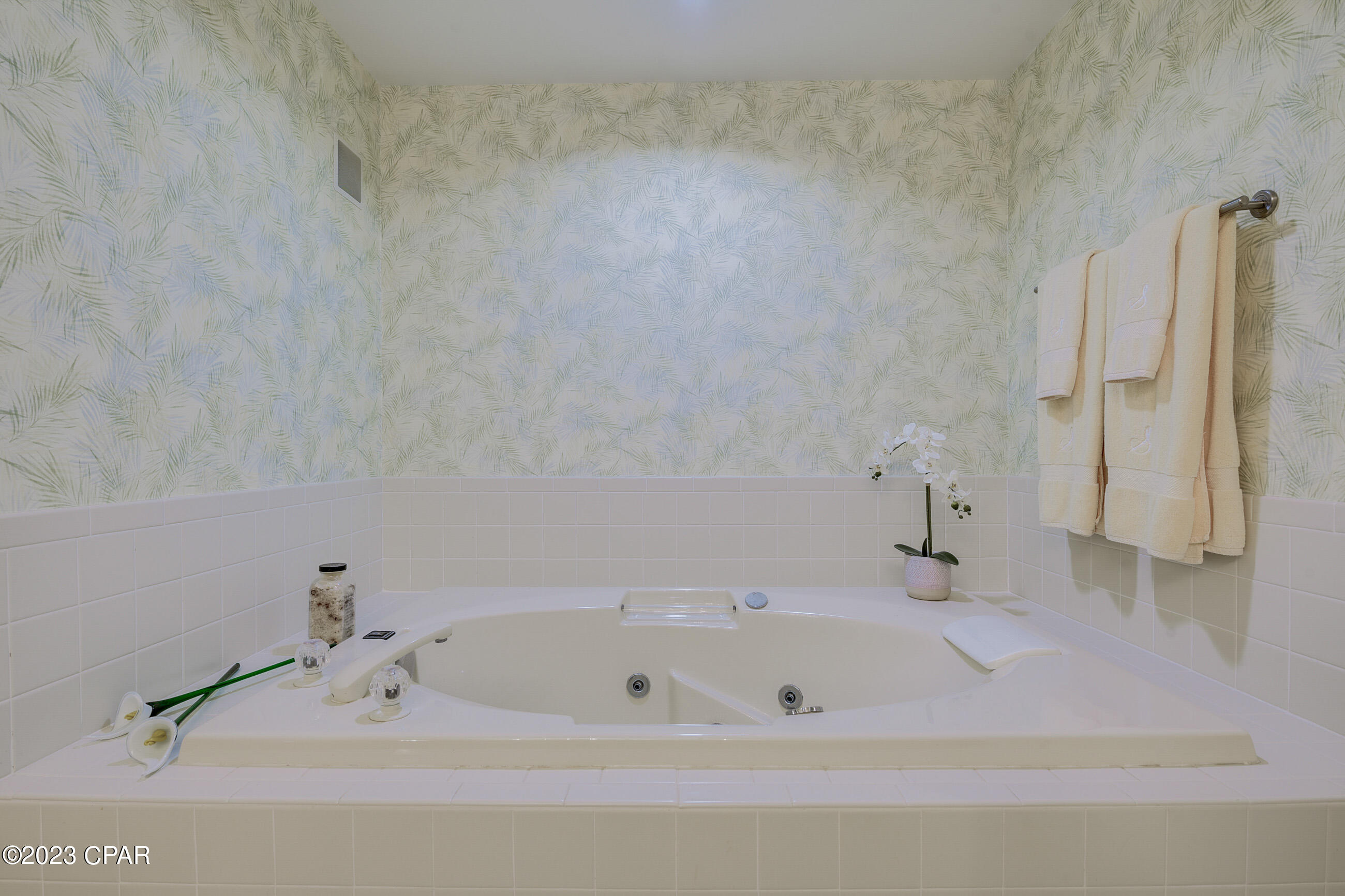 Summerwinds Condo - Residential