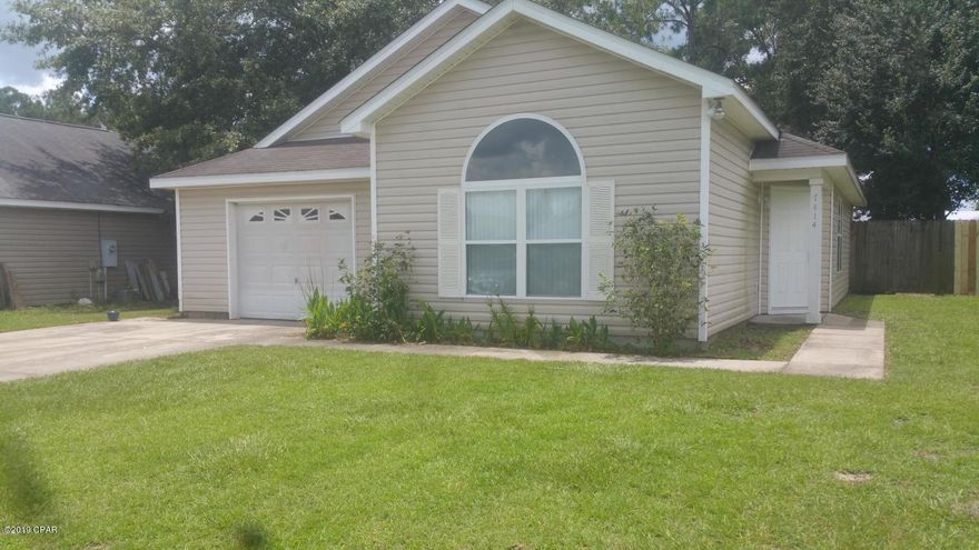 **MOVE IN READY**MUST SEE HOME**

This lovely home is boasting with charm. Split floor plan 3 bedrooms and 2 baths,new hot water heater. The kitchen has a breakfast bar, electric stove, refrigerator, and sliding glass doors that lead out to a large backyard, which is great for pets and children.  Living room has vaulted ceilings with display shelf. Master bedroom has tray ceilings, en-suite bathroom, and walk-in closet. Two additional bedrooms and another bath fill out the interior of the home. There is a one-car garage with an auto garage door opener & pull-down stairs leading to extra attic storage. 

For recreation take  a boat out on the lake and/or go fishing. 

Previous buyer financing was denied.  Won't last long, ask for a showing today.