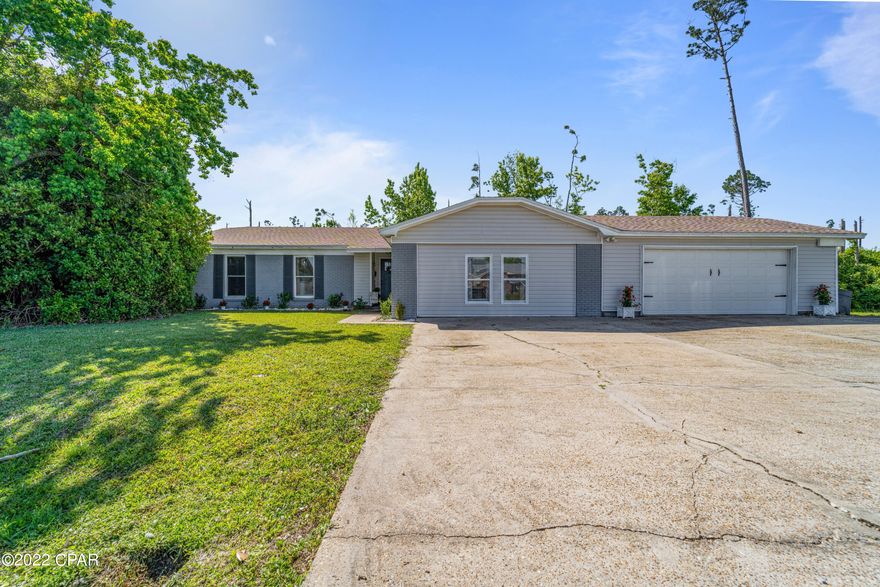 Under Contract, Seller Accepting Back-Up Offers!



Don't miss out on this beautifully updated 3 Bedroom, 2 Bathroom home! There is a large bonus room that could be utilized as a second family room, office, or large 4th bedroom. From new cabinets and countertops to new flooring and stainless appliances, this spacious home has so much to offer! The privacy fenced back yard and large back deck offer plenty of room to entertain. There is also plenty of room for parking, so bring your toys, boats, RVs or other recreational vehicles. 



Call a REALTOR today to schedule your private showing. If important, please verify all measurements.