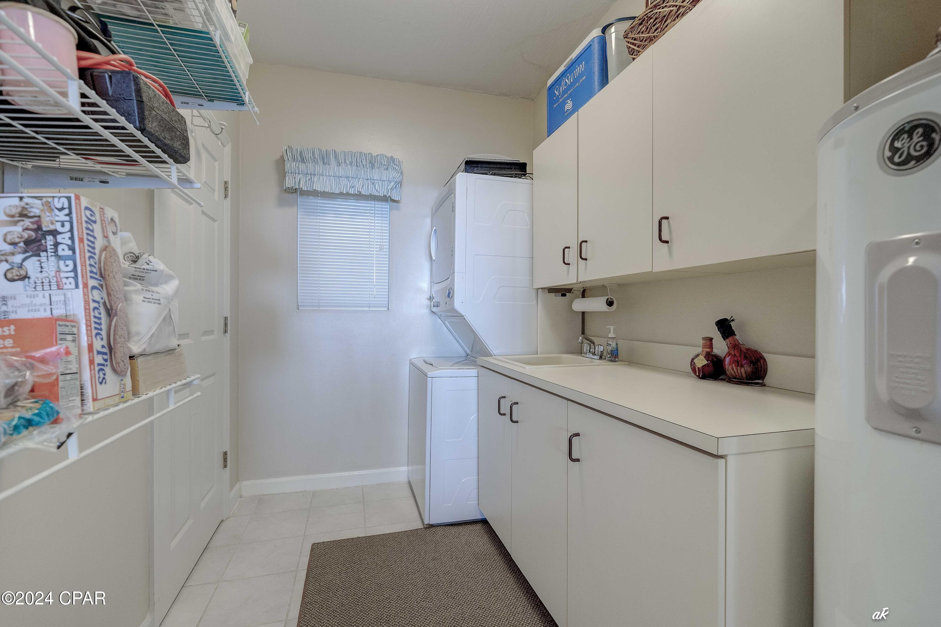 Summerwinds Condo - Residential