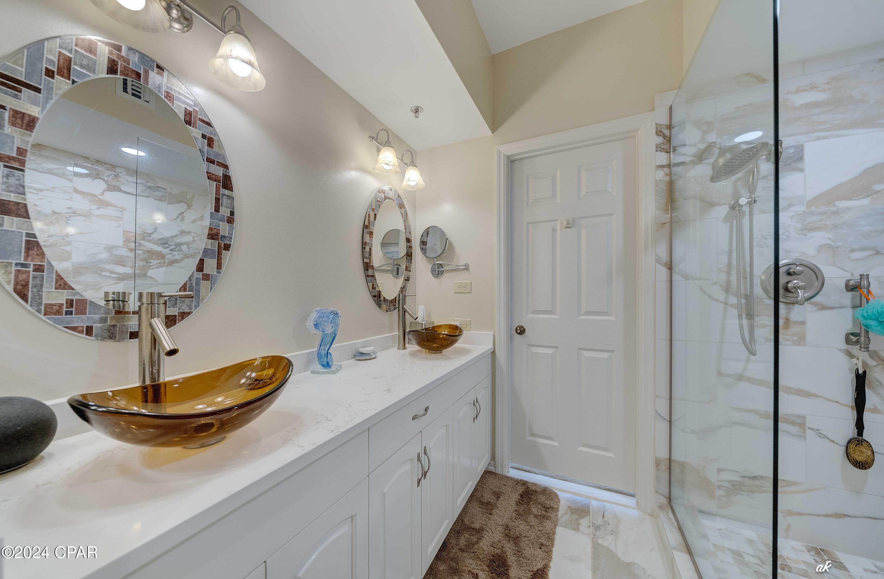 Summerwinds Condo - Residential