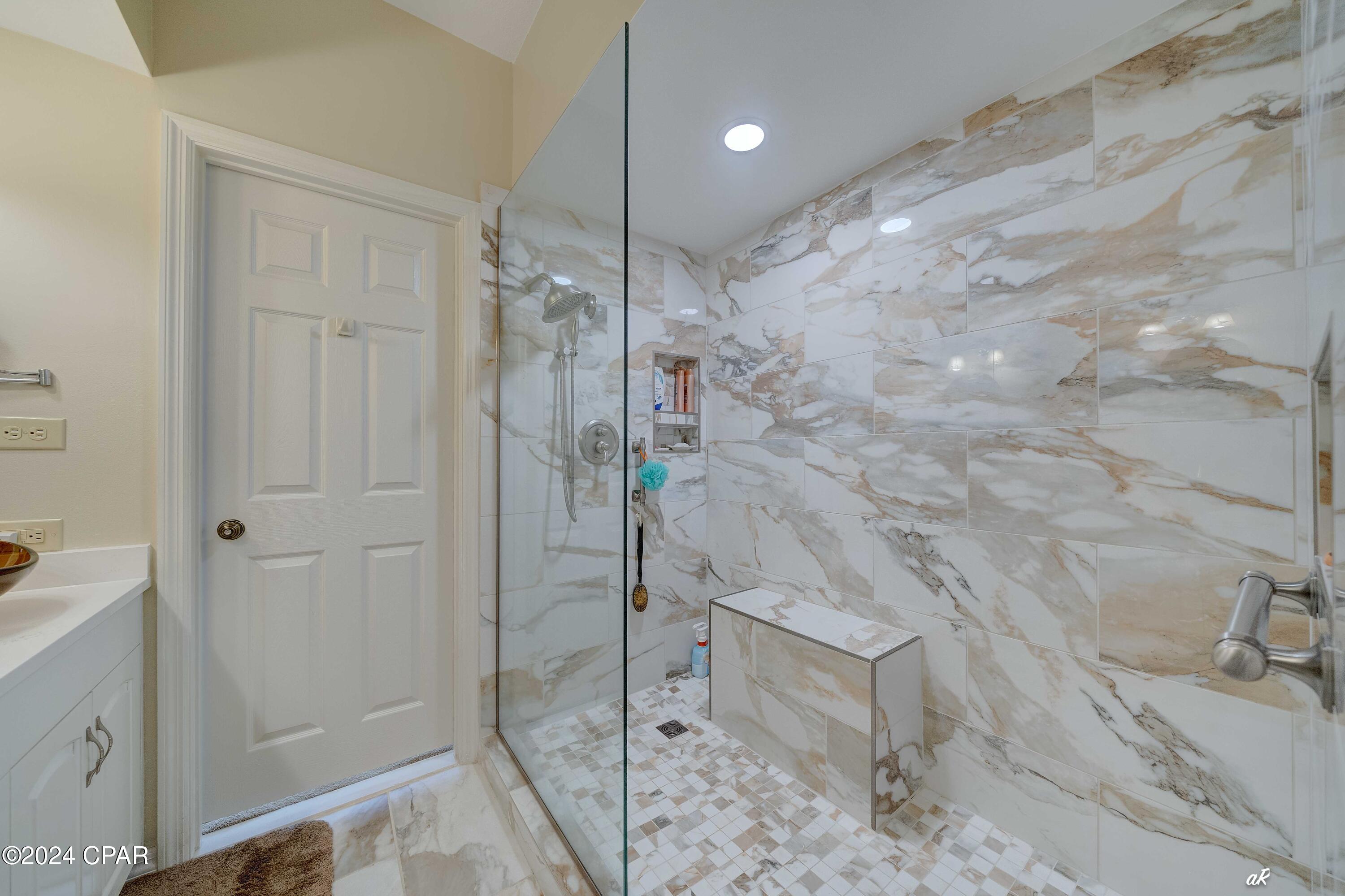 Summerwinds Condo - Residential