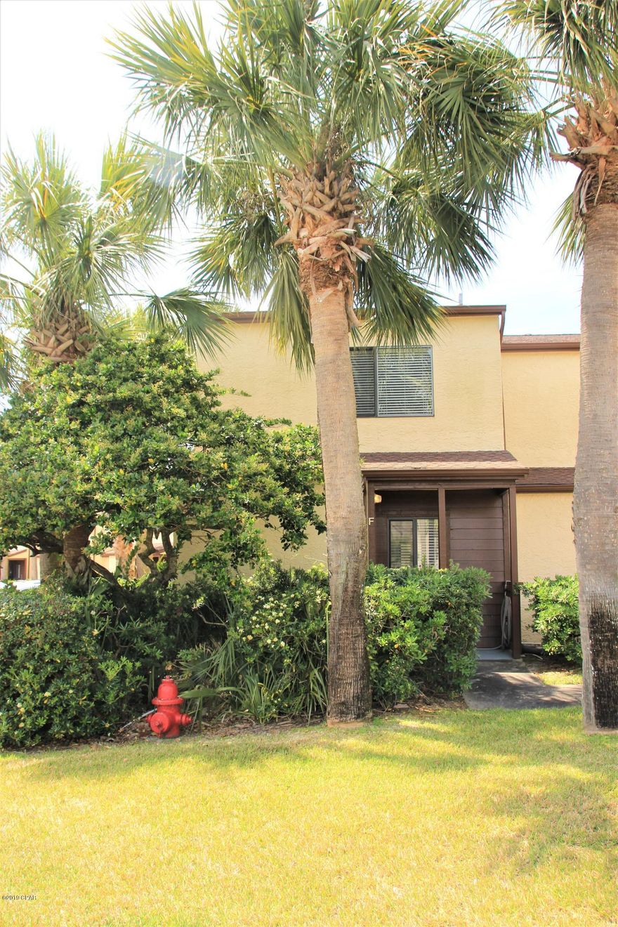 CURRENTLY UNDER CONTRACT, SELLER ACCEPTING BACKUP OFFERS-This is a great unit. Beachwalk is a highly desirable condo complex. It is well taken care of. The complex has a large pool, tennis courts, and shuffle board. 

This is an well maintained end unit. It is close to the beach access. It has a newer hot water heater and AC unit. The AC, water heater and stove run on gas. There is very little inventory priced under $200K. Come by and see this unit before it's gone. Beachwalk units don't tend to stay on the market very long.