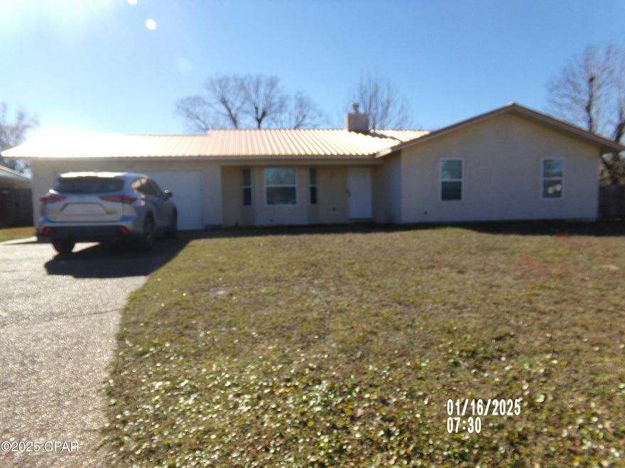 Nice 3/2 located in the Lynn Haven area. Centrally located near shopping, dining and schools. Must have at least a 625 credit score to qualify. Pets are subject to approval with a non-refundable pet fee. Please call during normal business days Monday-Friday 9/4. All sizes, zoning and measurements are approximate, please verify if important.