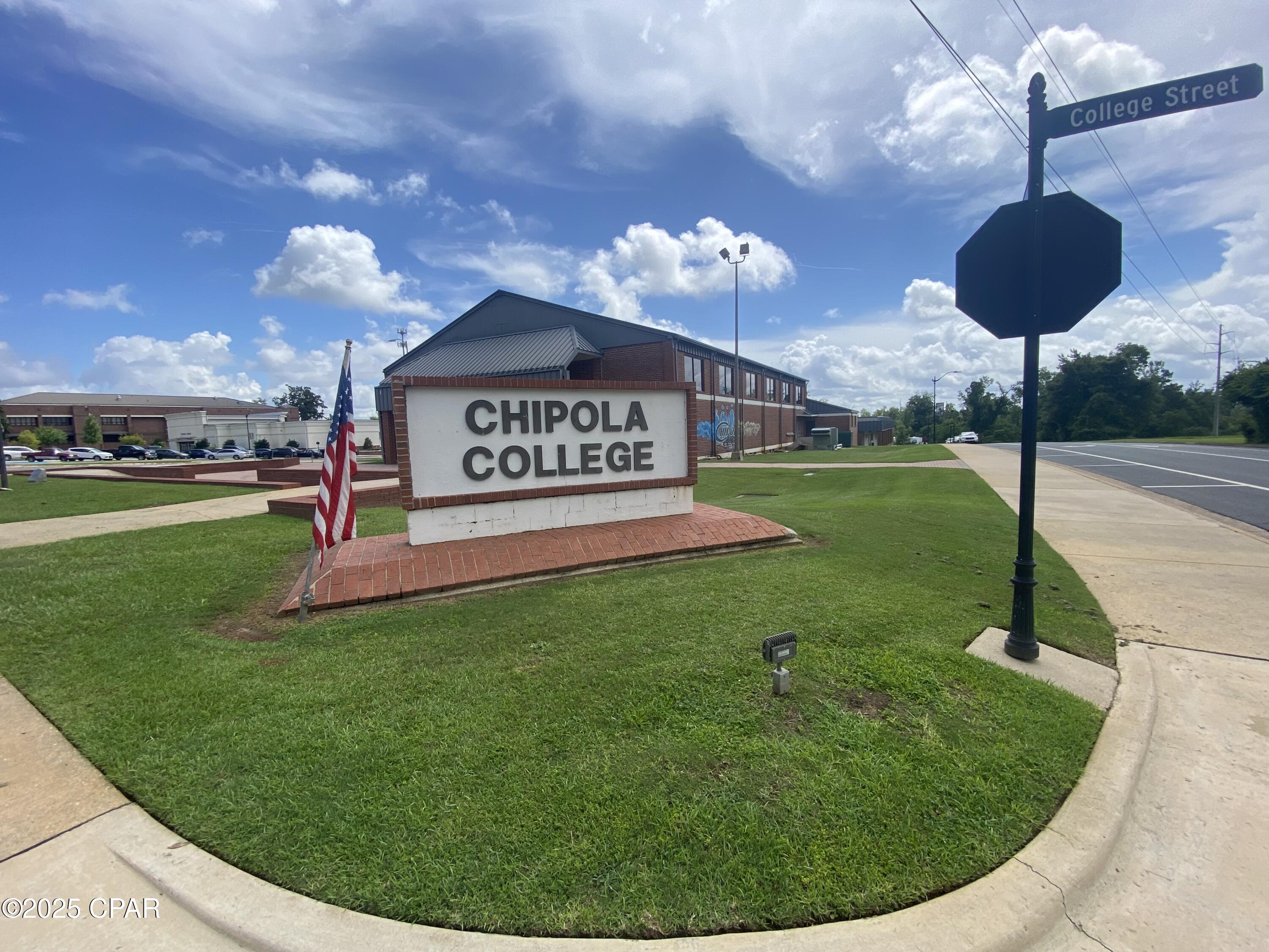 Watson Heights - Land