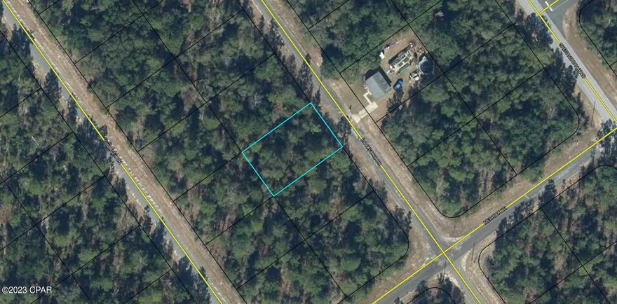 4 Building lots in the fast growing community of Sunny Hills. Two pair of adjoing lots perfect for builders. There is a lot of new exciting homes being buillt currently in this deed restricted subdivision. Sunny Hills is located approximately 25 miles north of Panama City and is poised to accept the growth moving north out off town. Sunny Hills features a popular and affordable 18 hole public golf course. There are many fine fishing lakes in the community and of course, Boat Lake with it's white sand beack swimming area. No pesky HOA to deal with! Great opportunity to invest in the future of the Florida Panhandle.