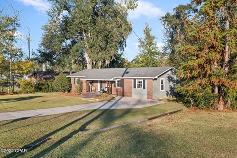 A home in Marianna