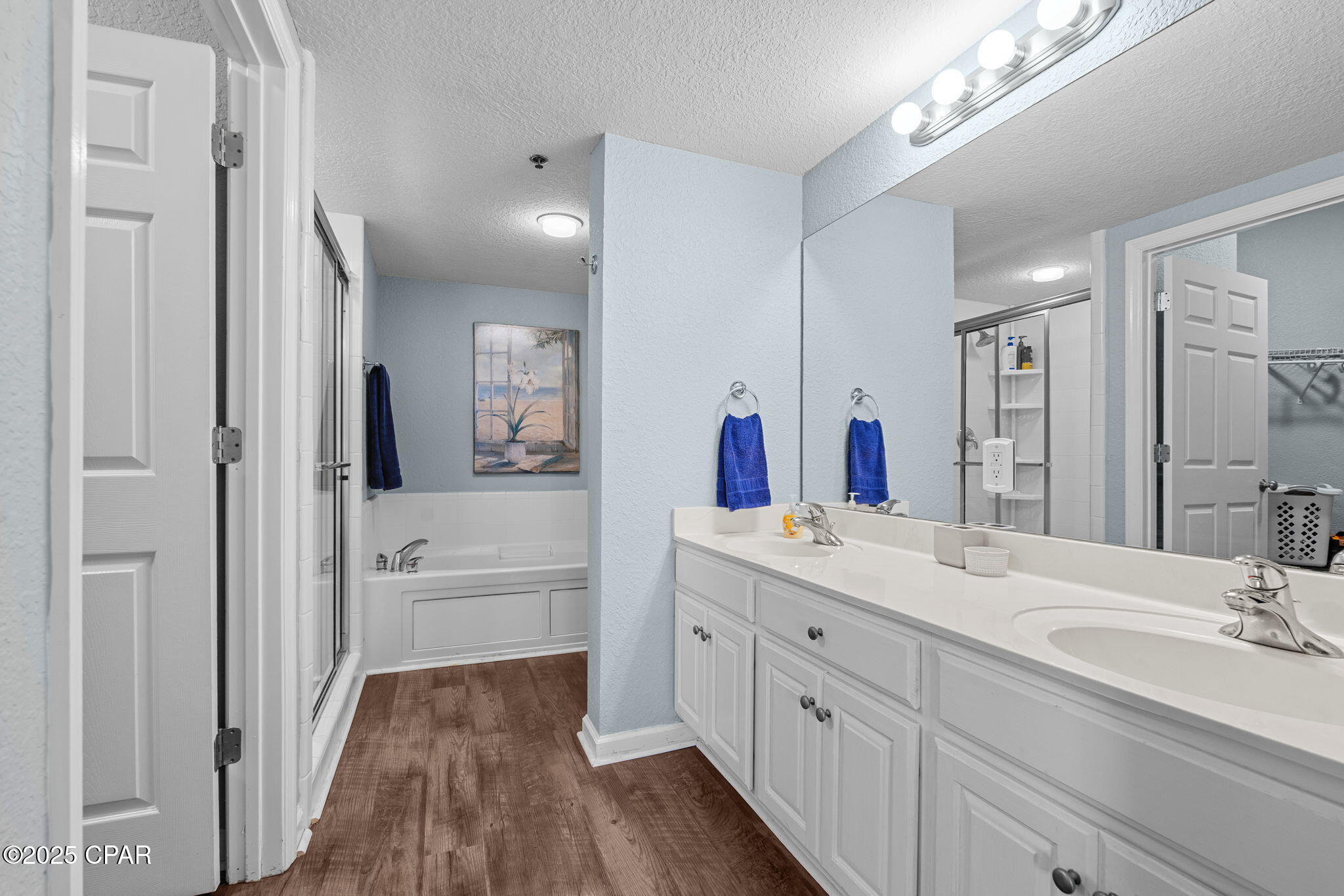 Hibiscus By The Bay - Residential