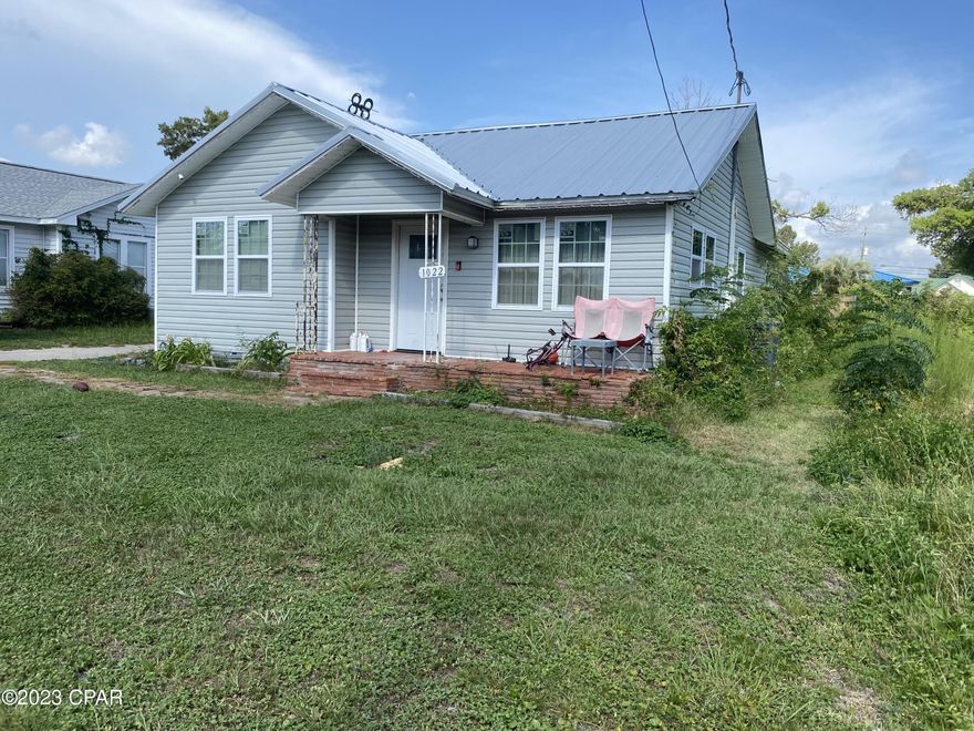 Great Fixer Upper. Needs work on the inside.  Outside complete with new windows, new roof, and new HVAC.    Inside work includes the floors and encasing the windows.   GREAT INVESTMENT PROPERTY ! Priced to sell!  GREAT NEIGHBORHOOD!