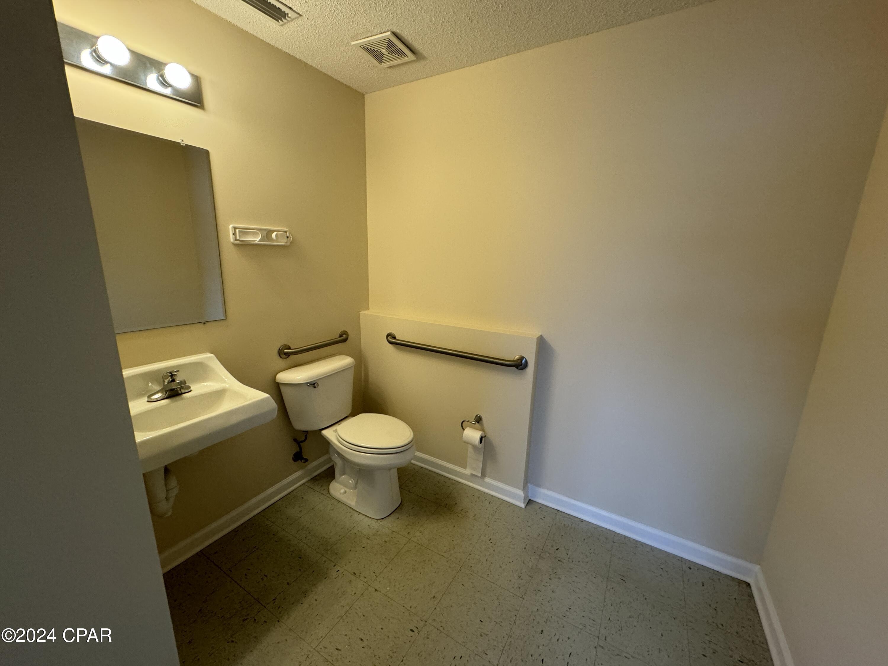 No Named Subdivision - Commercial Lease