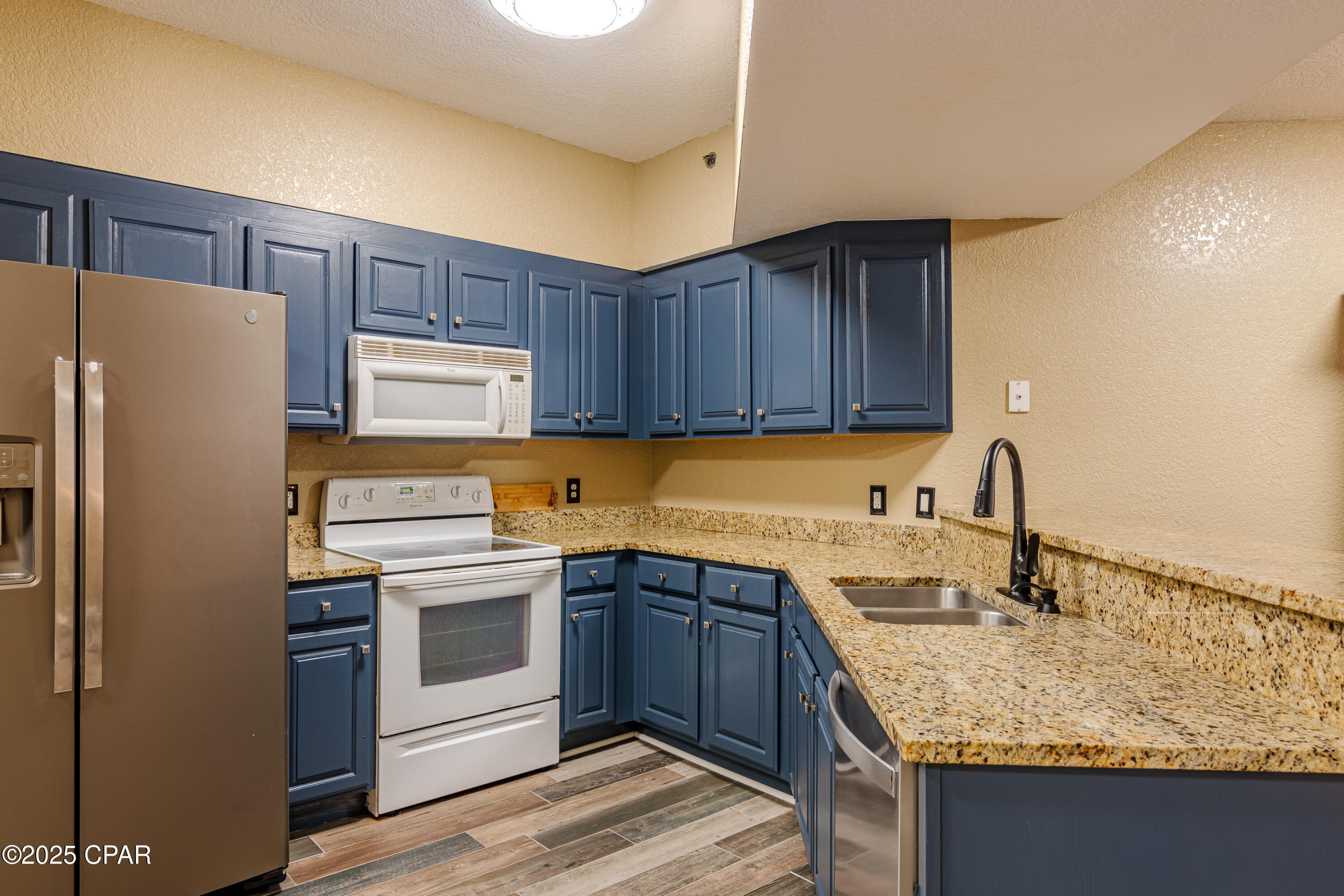 Hibiscus By The Bay - Residential