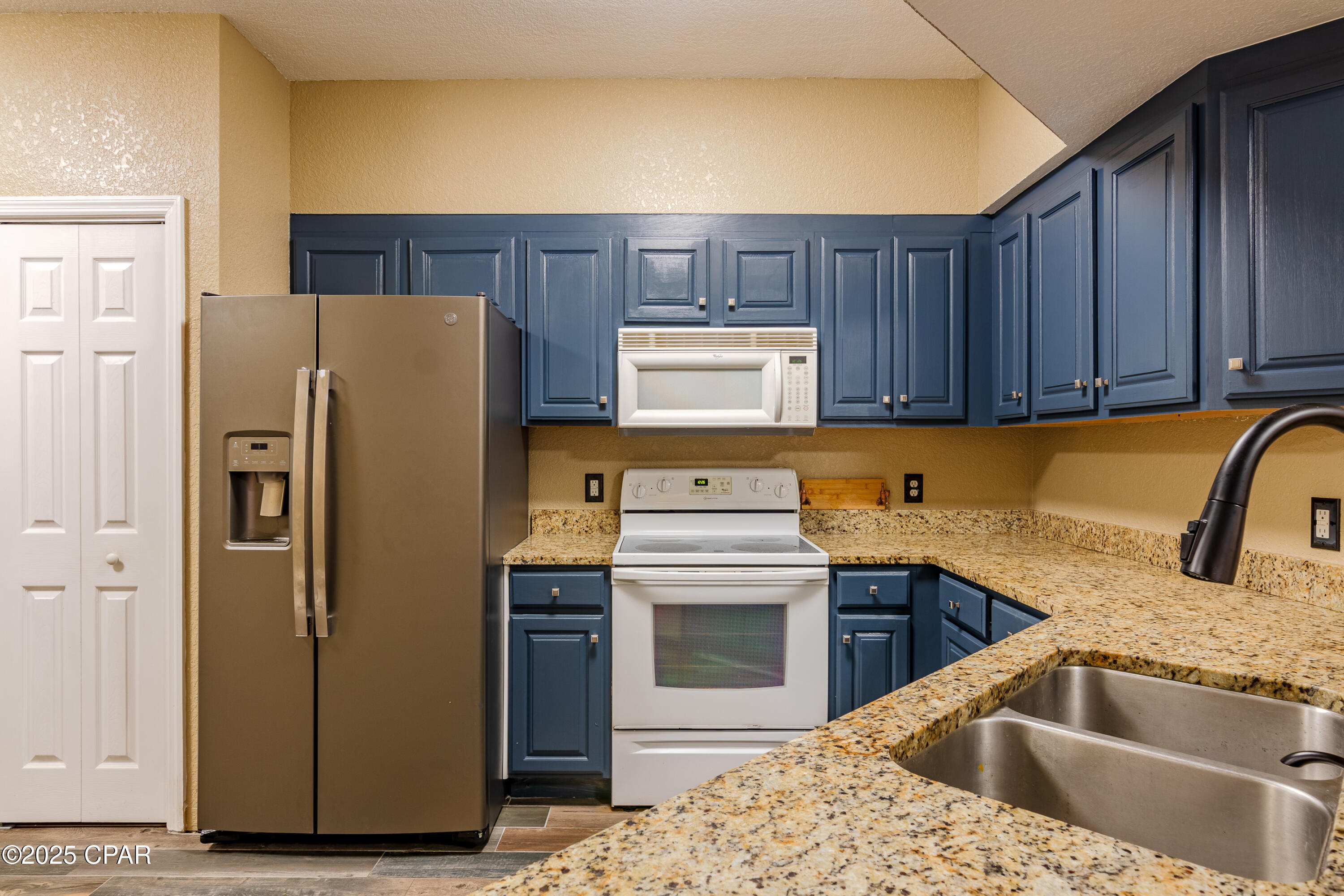 Hibiscus By The Bay - Residential