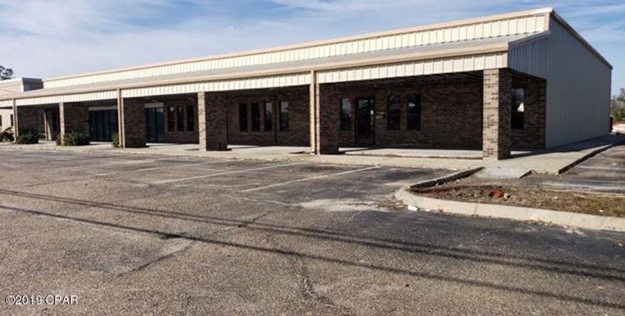 A LIKE NEW METAL BUILDING WITH 1200 SF OF RENTAL SPACE.  AMPLE PARKING FRONT AND REAR.  OWNER REQUIRES A 2 YEAR LEASE MINIMUM AND MAINTENANCE SERVICE CONTRACT ON THE HVAC SYSTEM.  EVERYTHING IS NEW IN THE BUILDING.