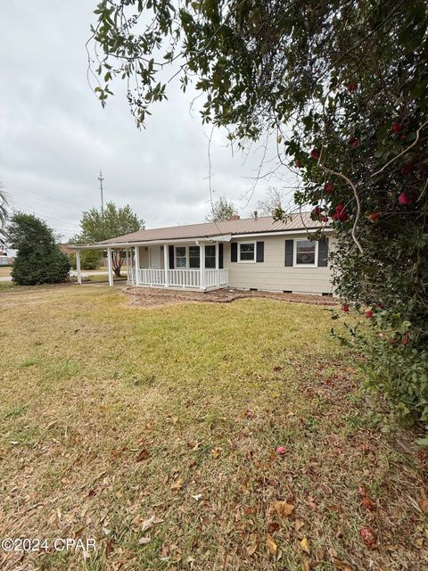 A home in Marianna