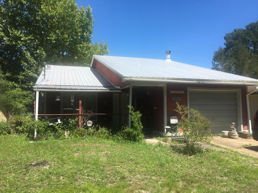 Investment Opportunity!! Bring all offers. 3/2 Home in Parker with a brand new metal roof. A/C is only a few years old. Fenced back yard. Converted garage for extra bedroom. Kitchen has beautiful wood styled countertops and breakfast bar. All measurements are approximate and must be verified.