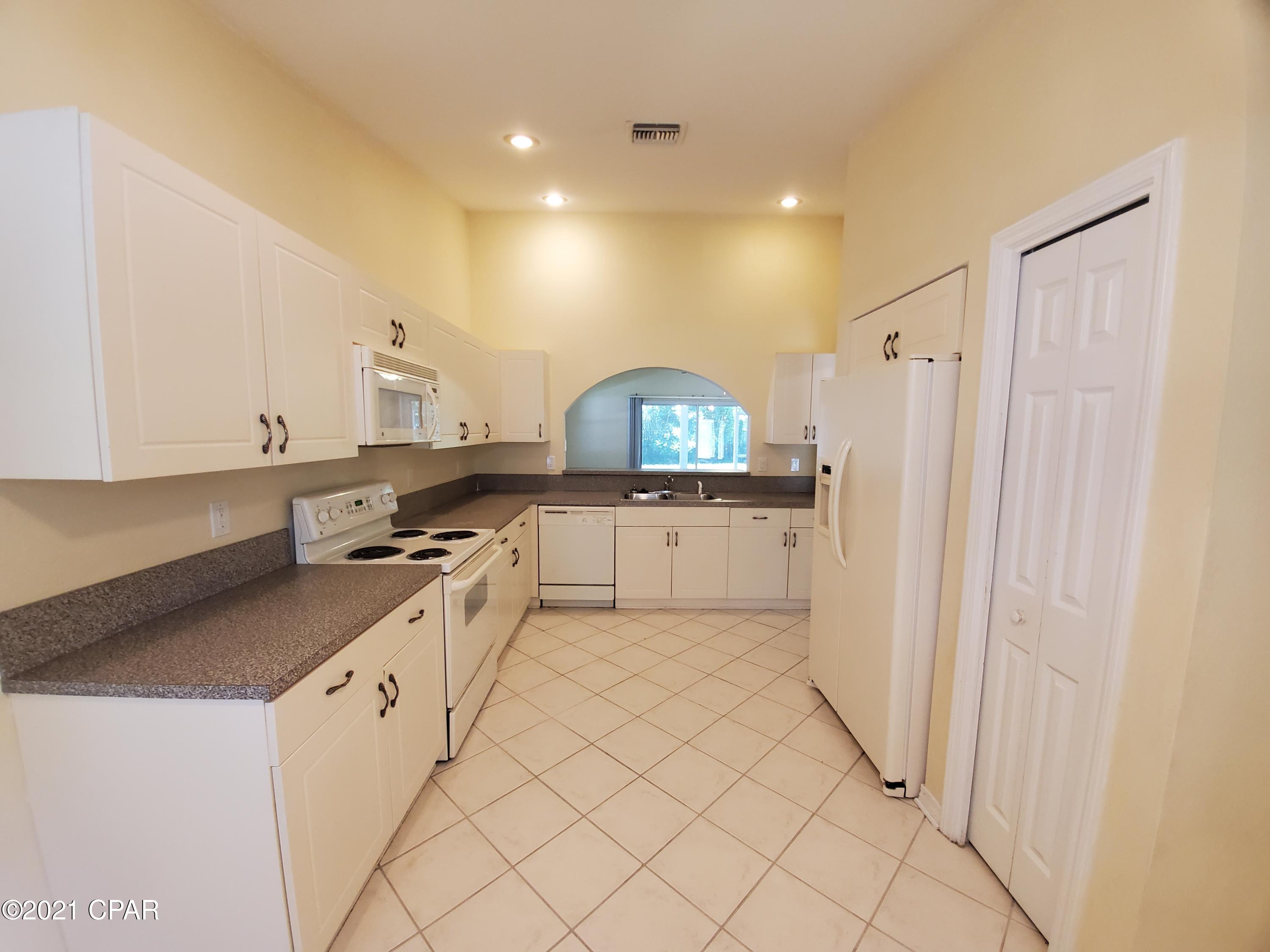 Palm Cove Phase III - Residential Lease