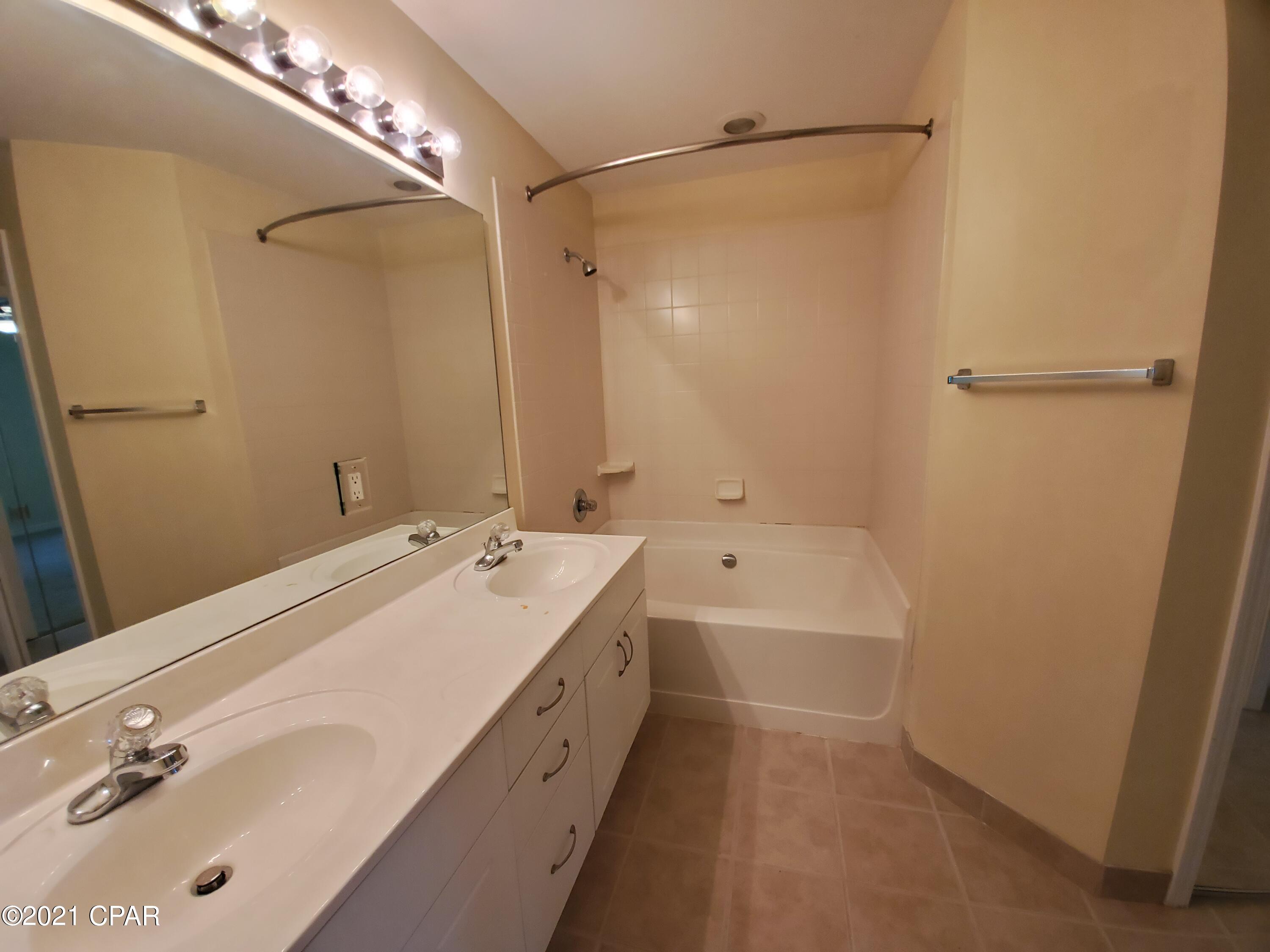 Palm Cove Phase III - Residential Lease