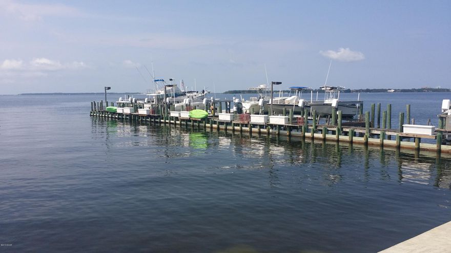 Two bedroom one bath condo with a Bay view.  Unit has been updated.  Laminate floor. W\S\G included. A pool to enjoy onsite. Minutes away from downtown or central Panama City.