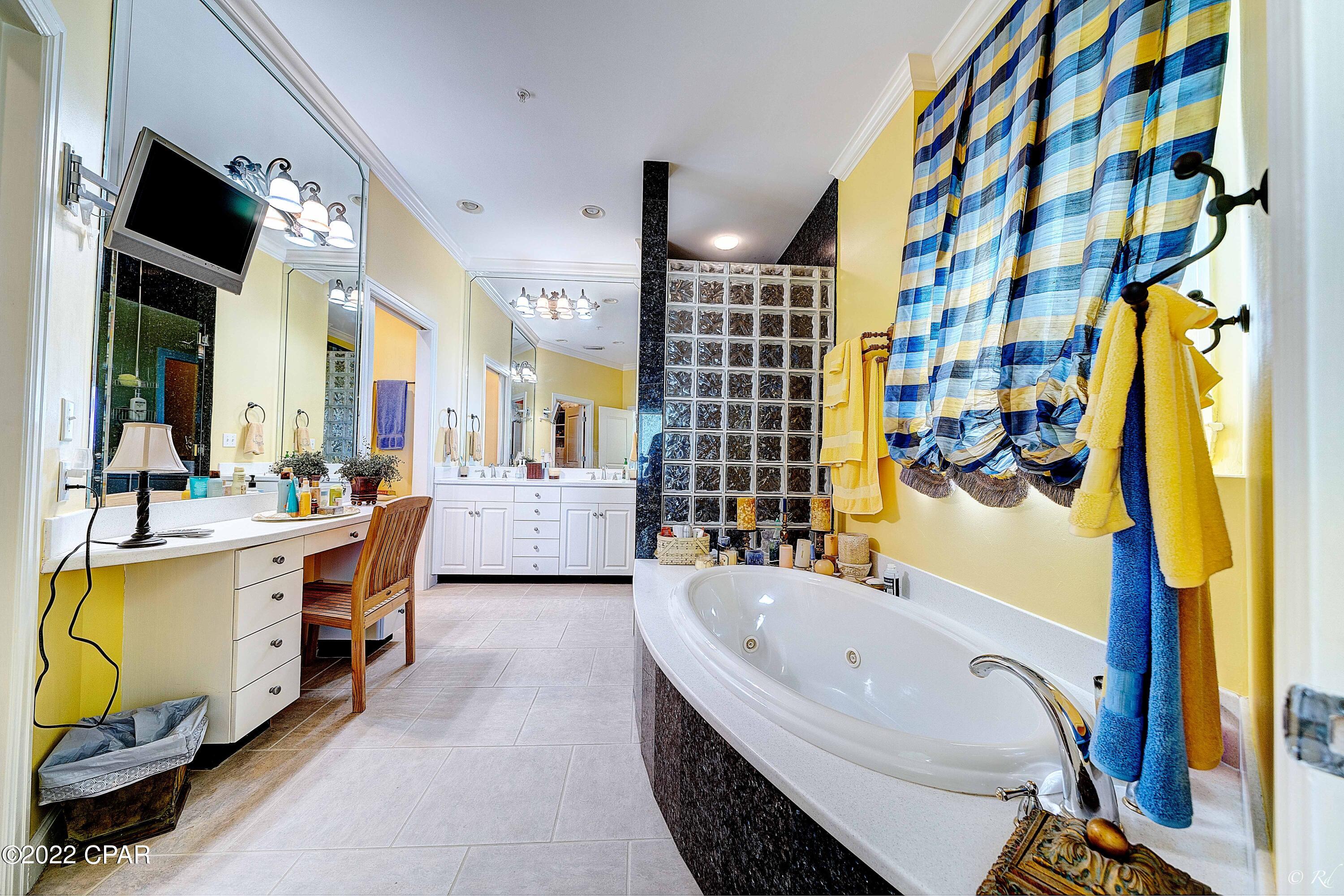 En Soleil Condo - Residential