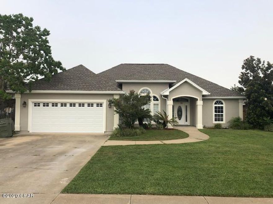 'CURRENTLY UNDER CONTRACT, SELLER ACCEPTING BACKUP OFFERS' - 3 bedroom/2 bath home located in the popular Hammocks subdivision in Lynn Haven. New roof, new carpets, freshly painted interior and exterior, large screened/tiled back patio. The living room features a fireplace and is open to the kitchen and dining room. Kitchen offers eat in breakfast nook and stainless steel appliances. There is a large master bedroom with en suite that has dual vanity, tiled shower and separate tub. This split bedroom floor plan offers spacious guest bedrooms both with mini walk in closets. All sizes/info/measurements approx; please verify if important!