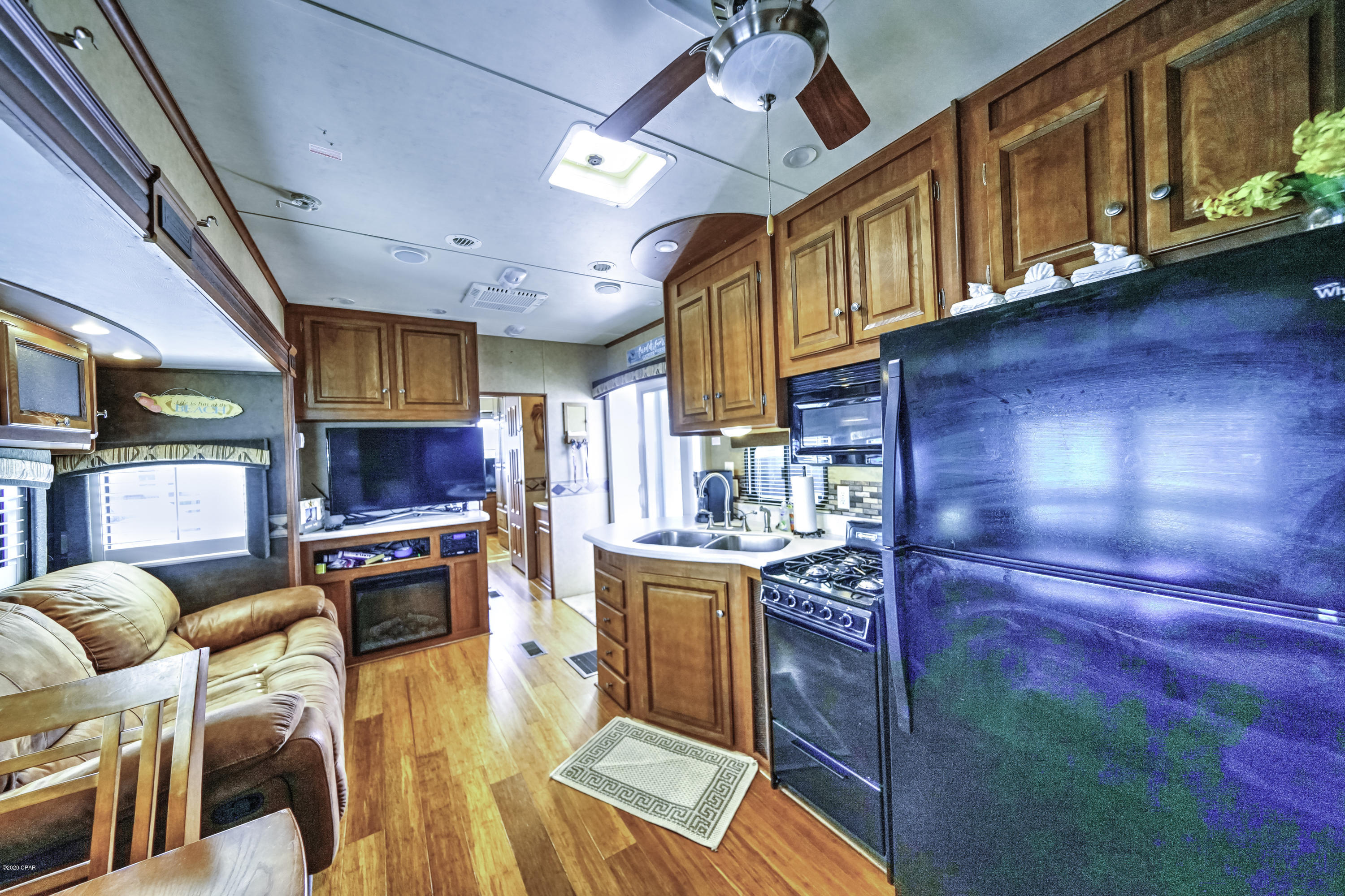 Venture Out Travel Trail - Land