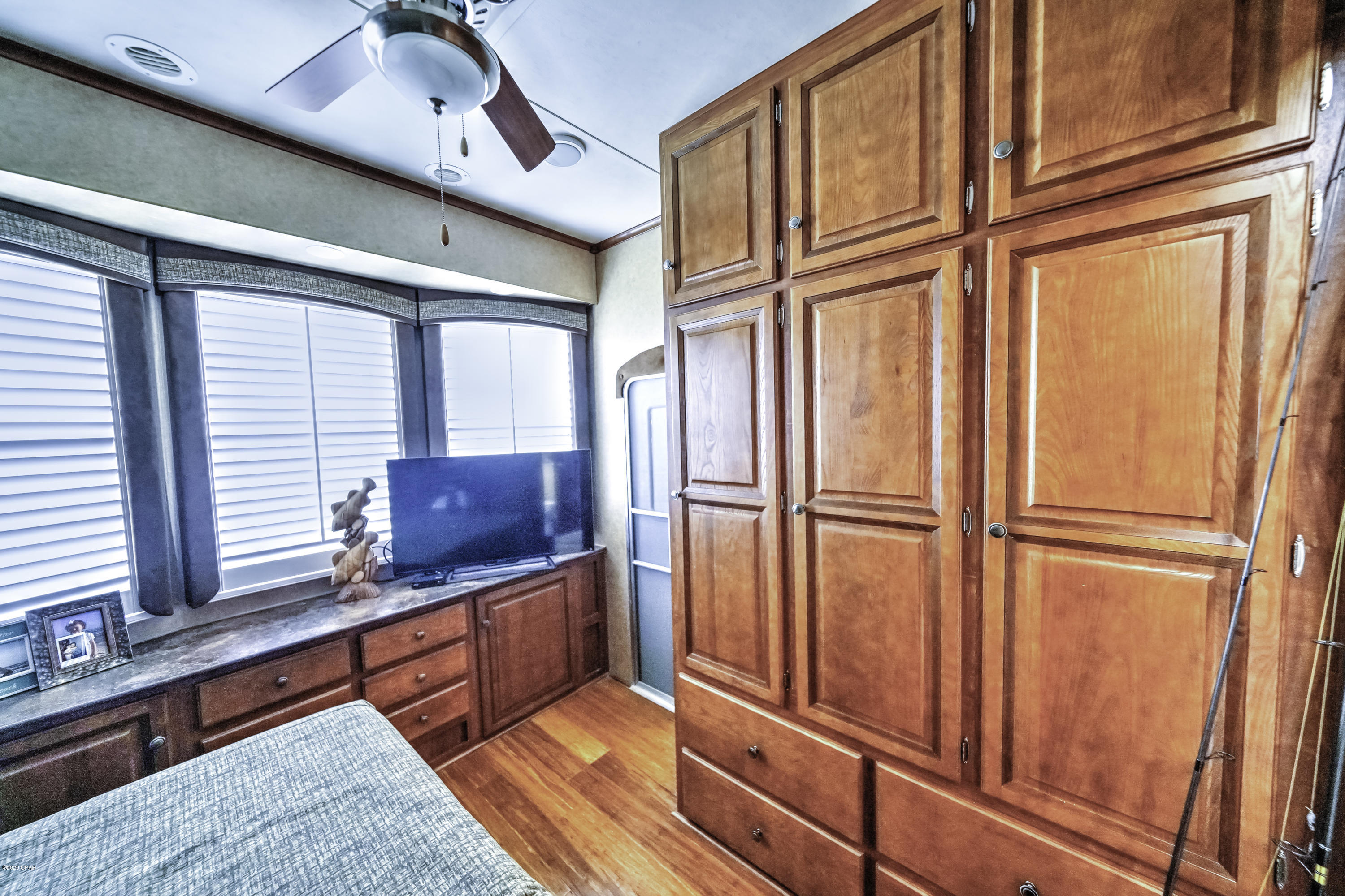 Venture Out Travel Trail - Land