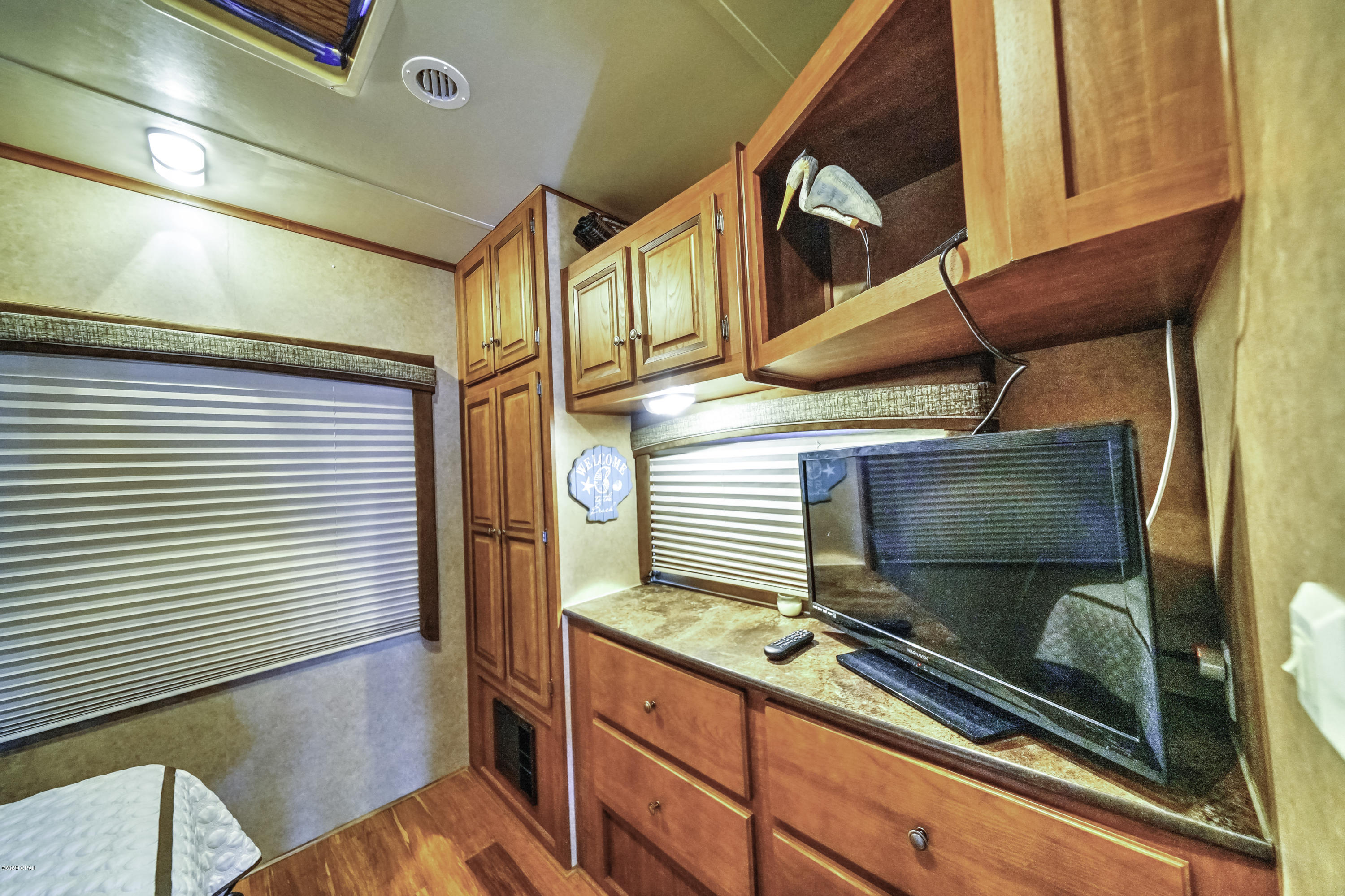 Venture Out Travel Trail - Land