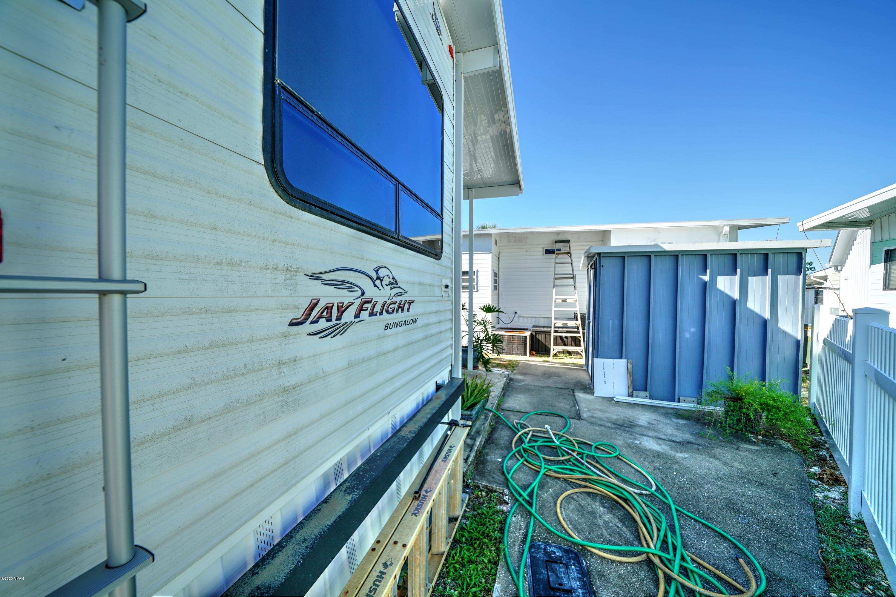 Venture Out Travel Trail - Land