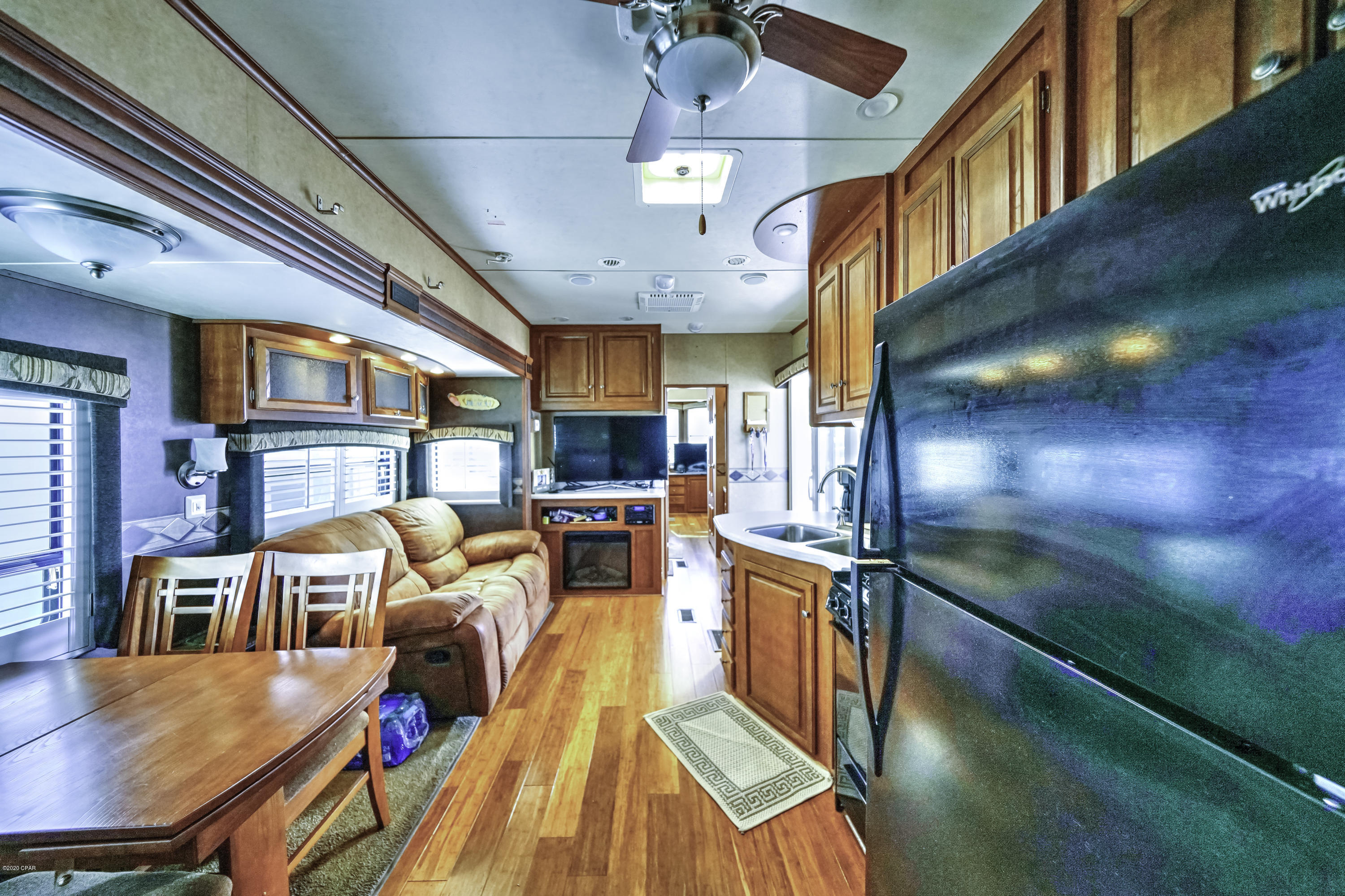 Venture Out Travel Trail - Land