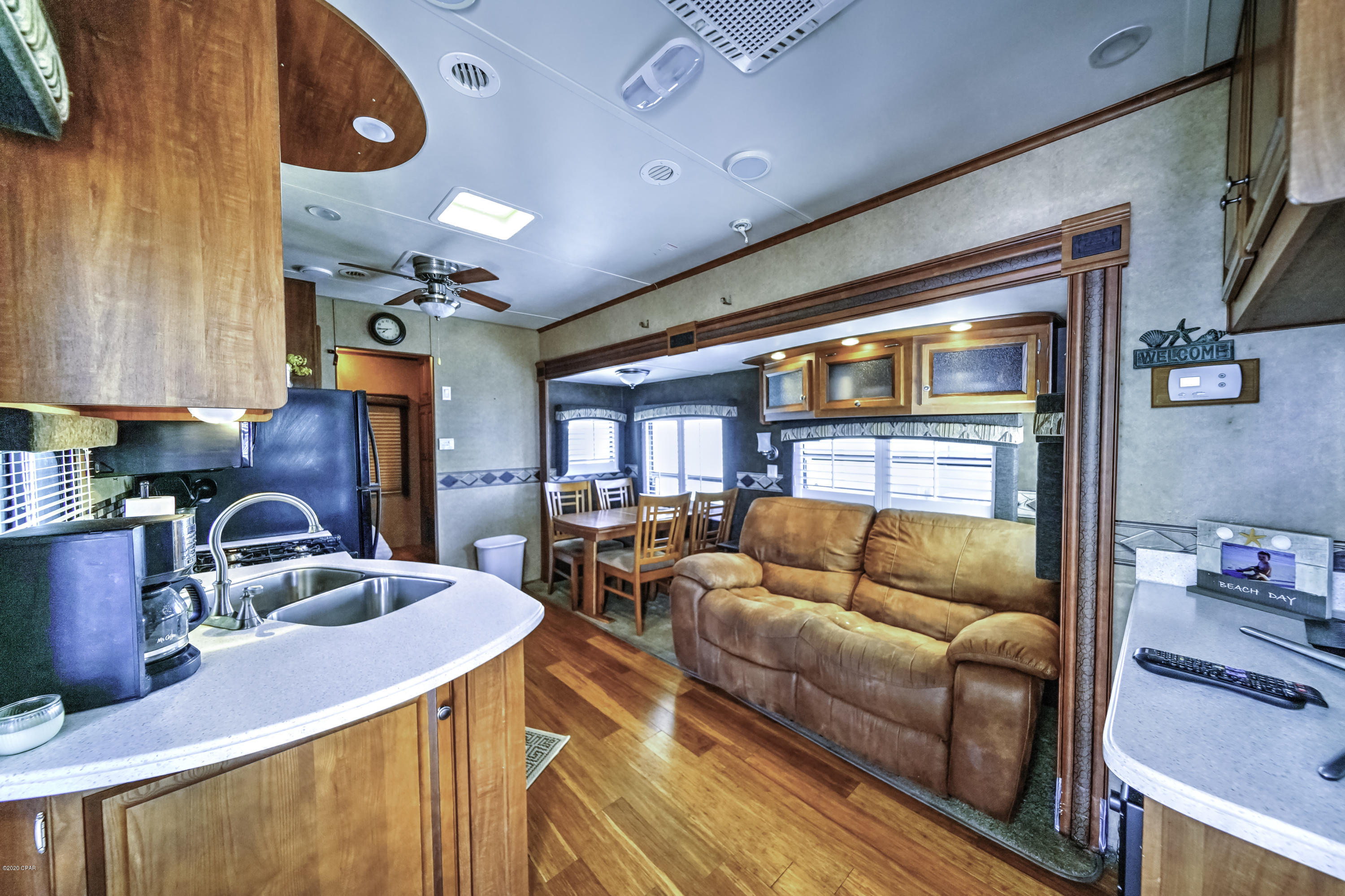 Venture Out Travel Trail - Land