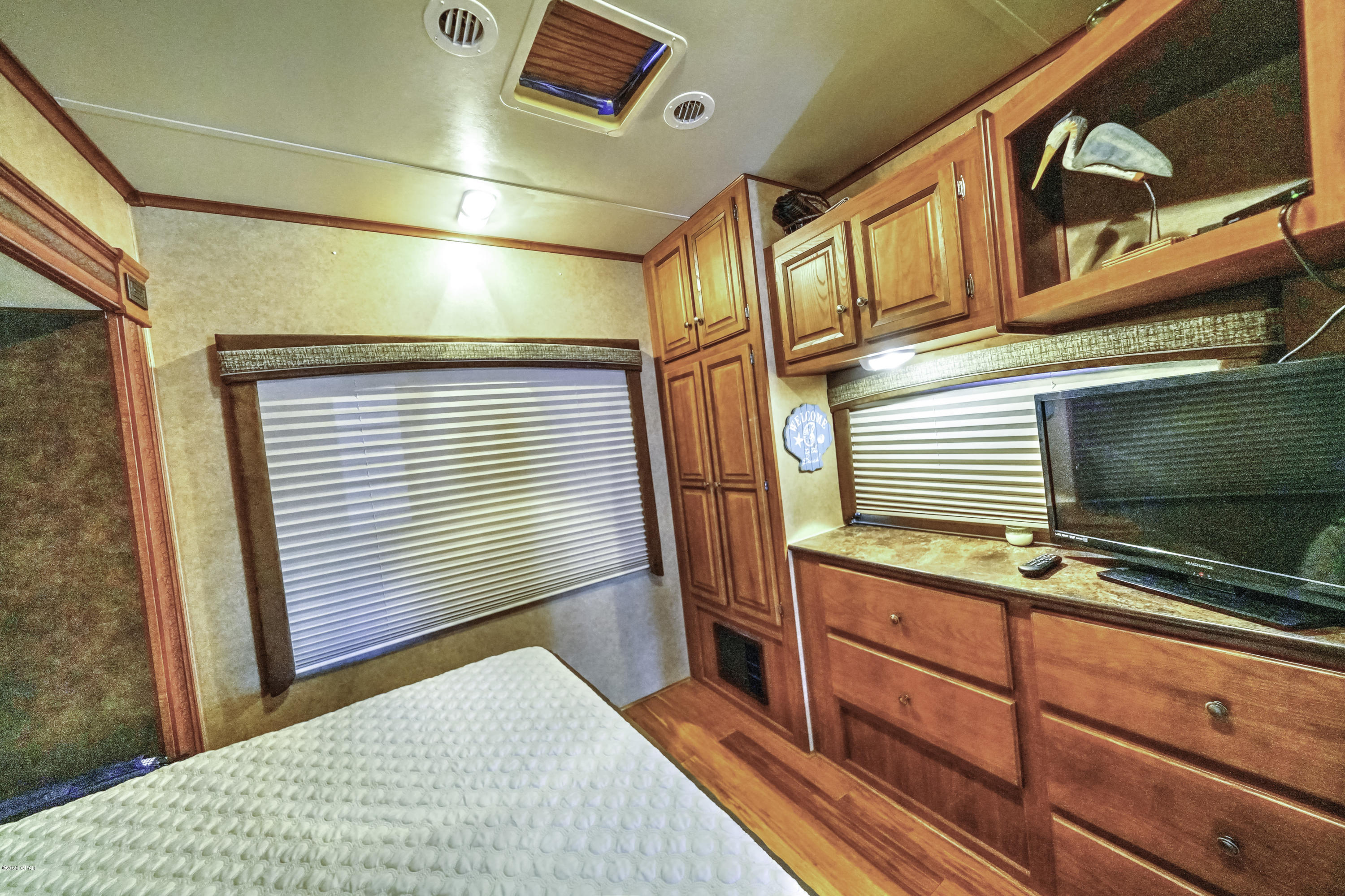 Venture Out Travel Trail - Land