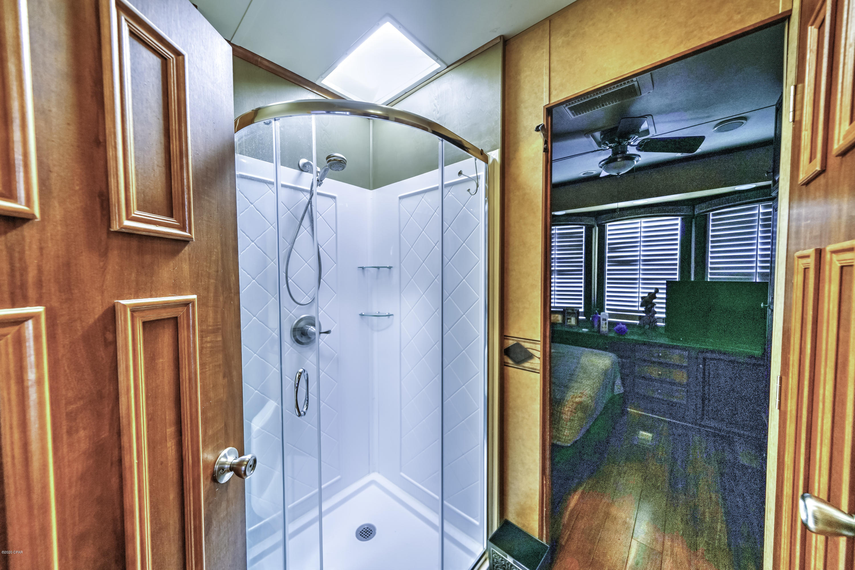 Venture Out Travel Trail - Land