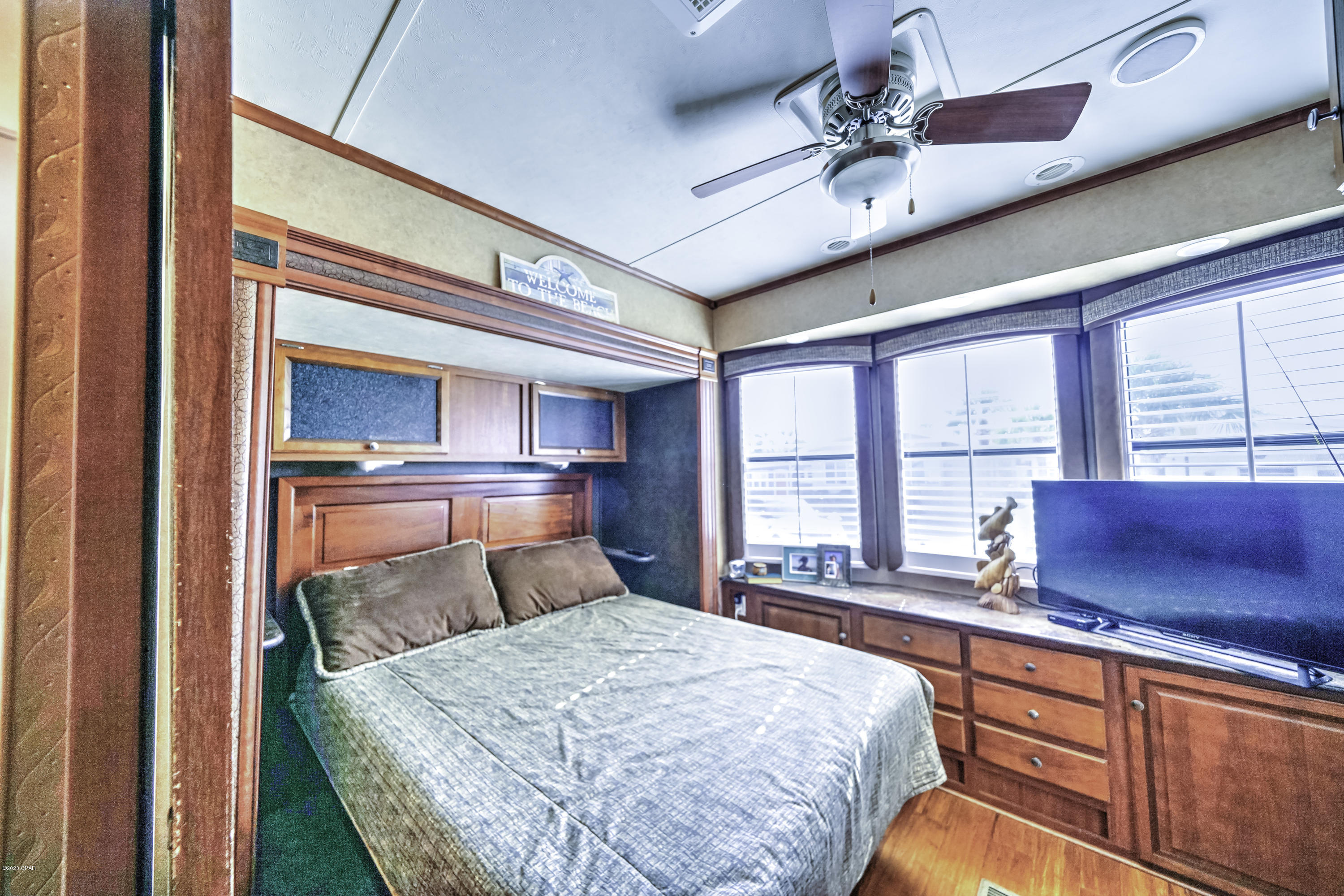 Venture Out Travel Trail - Land