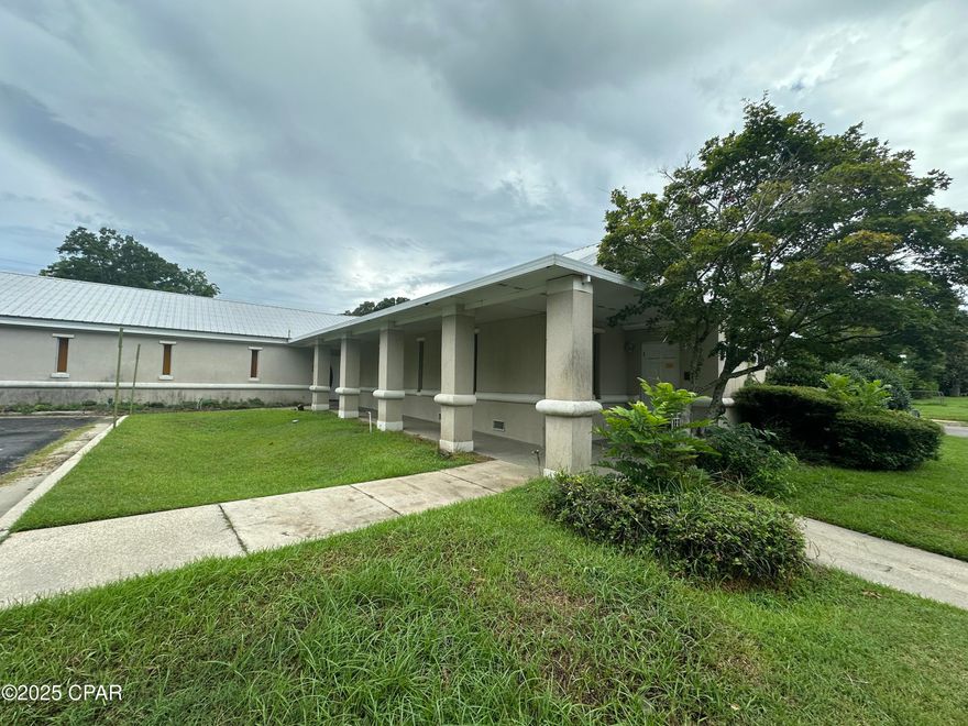 ALL-PURPOSE COMMERCIAL OPPORTUNITY IN CENTRAL GRACEVILLE—6,479± SQ FT, VACANT, AND READY FOR YOUR VISION.

Built in 1940 and cooled with central AC, this expansive building delivers the kind of flexible footprint entrepreneurs and investors look for—room for a  retail floor, offices and service areas, or community space, plus generous storage. Spanning five platted lots in Block 32, the site offers excellent presence and practical options for on-site parking, outdoor display, or future improvements (subject to local approvals).

Position your concept in a small-town market with steady traffic and a supportive business community. Whether you're an owner-operator seeking a headquarters or you're re-positioning for lease and portfolio growth, the scale and adaptability here make planning straightforward from day one.

Shown by appointment only—All dimensions, permitted uses, and development potential to be verified by buyer.